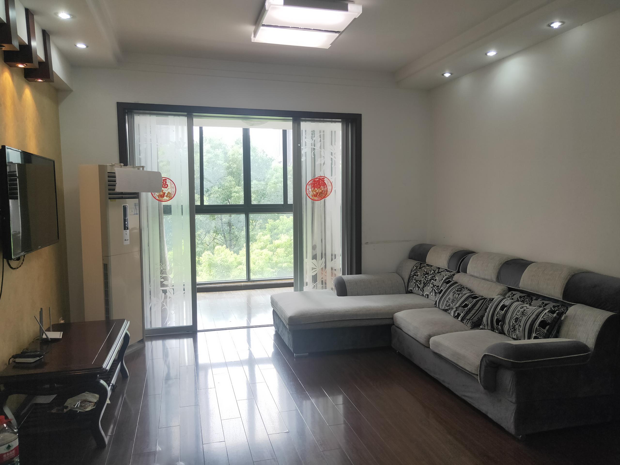 绿地新里城 3室2厅1卫 95m&sup2;