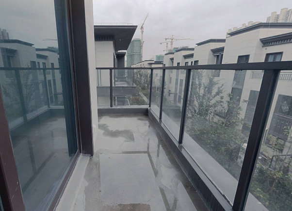 云樾东方 3室2厅2卫 160m&sup2;