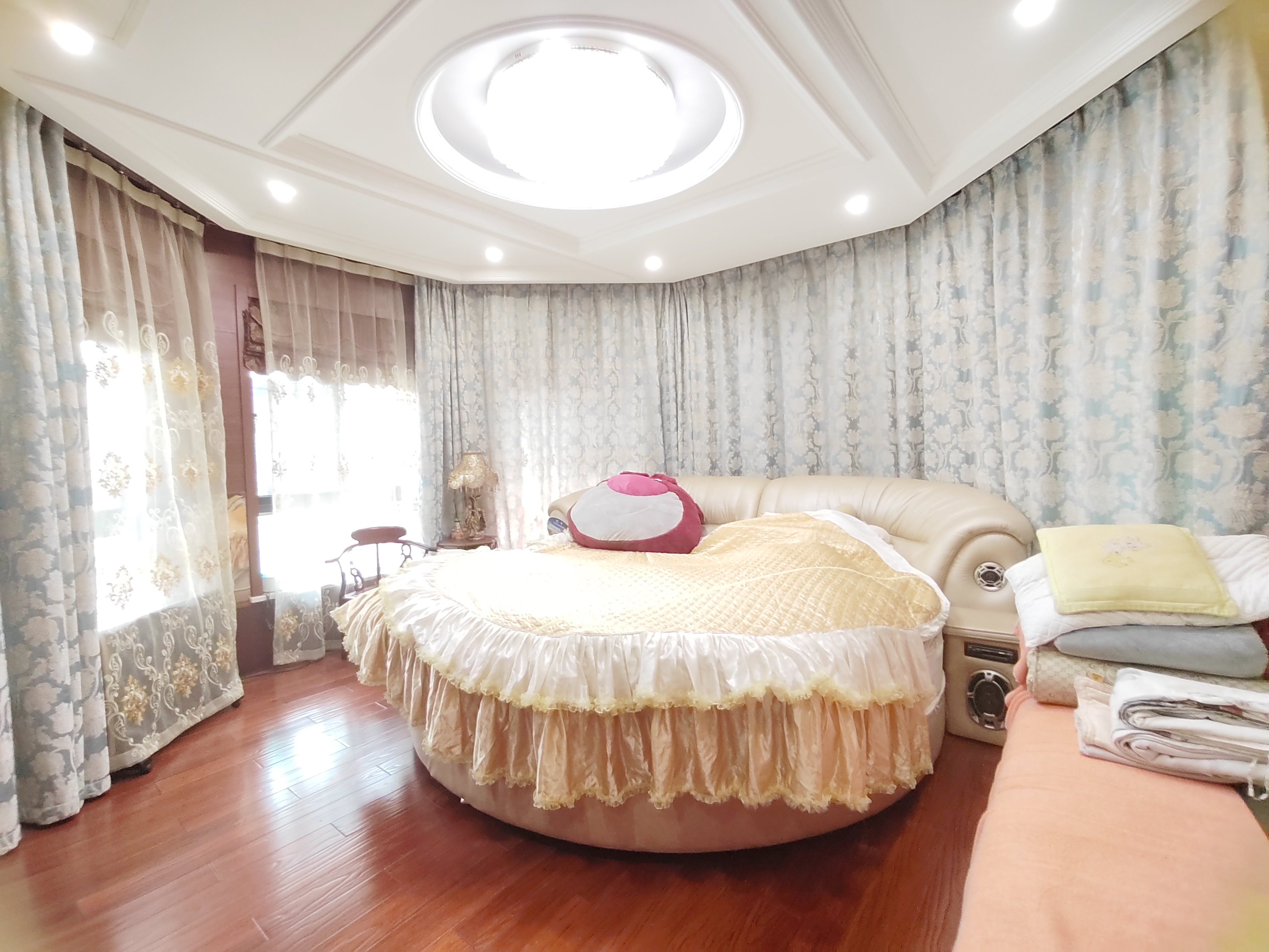 兆丰嘉园 5室2厅4卫 325.00m&sup2;