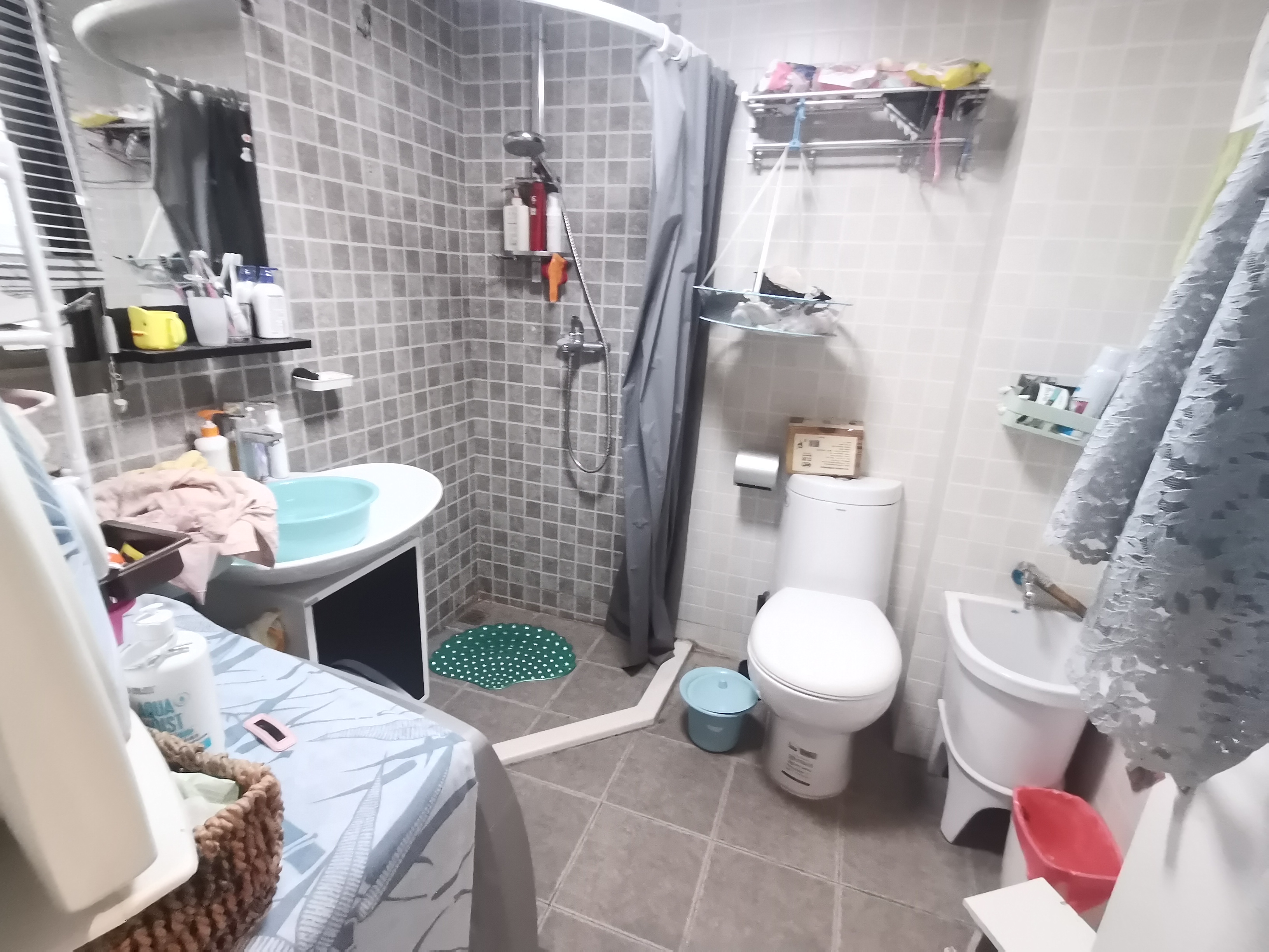 鸿运大厦 2室2厅1卫 70m&sup2;