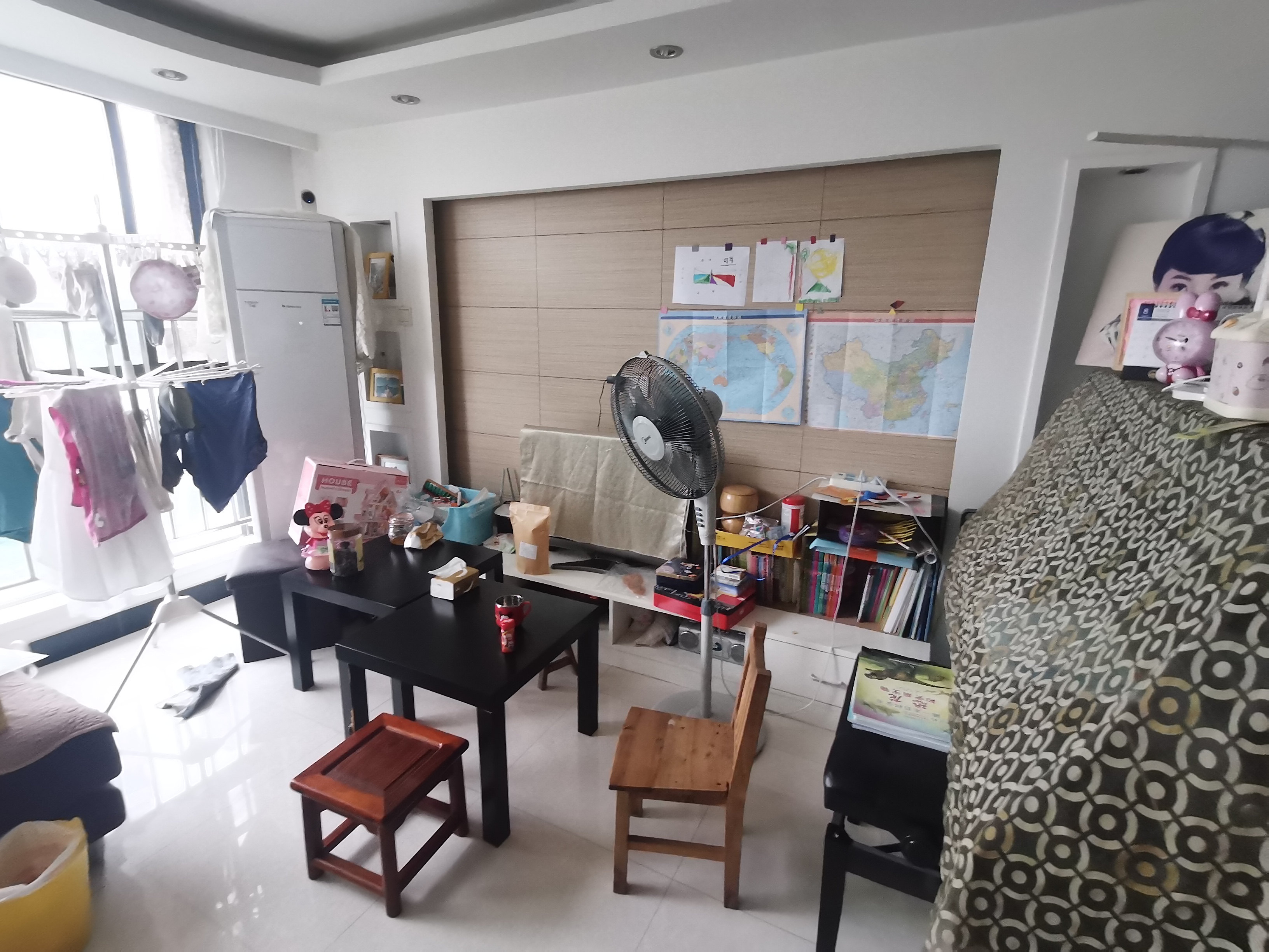 鸿运大厦 2室2厅1卫 70m&sup2;