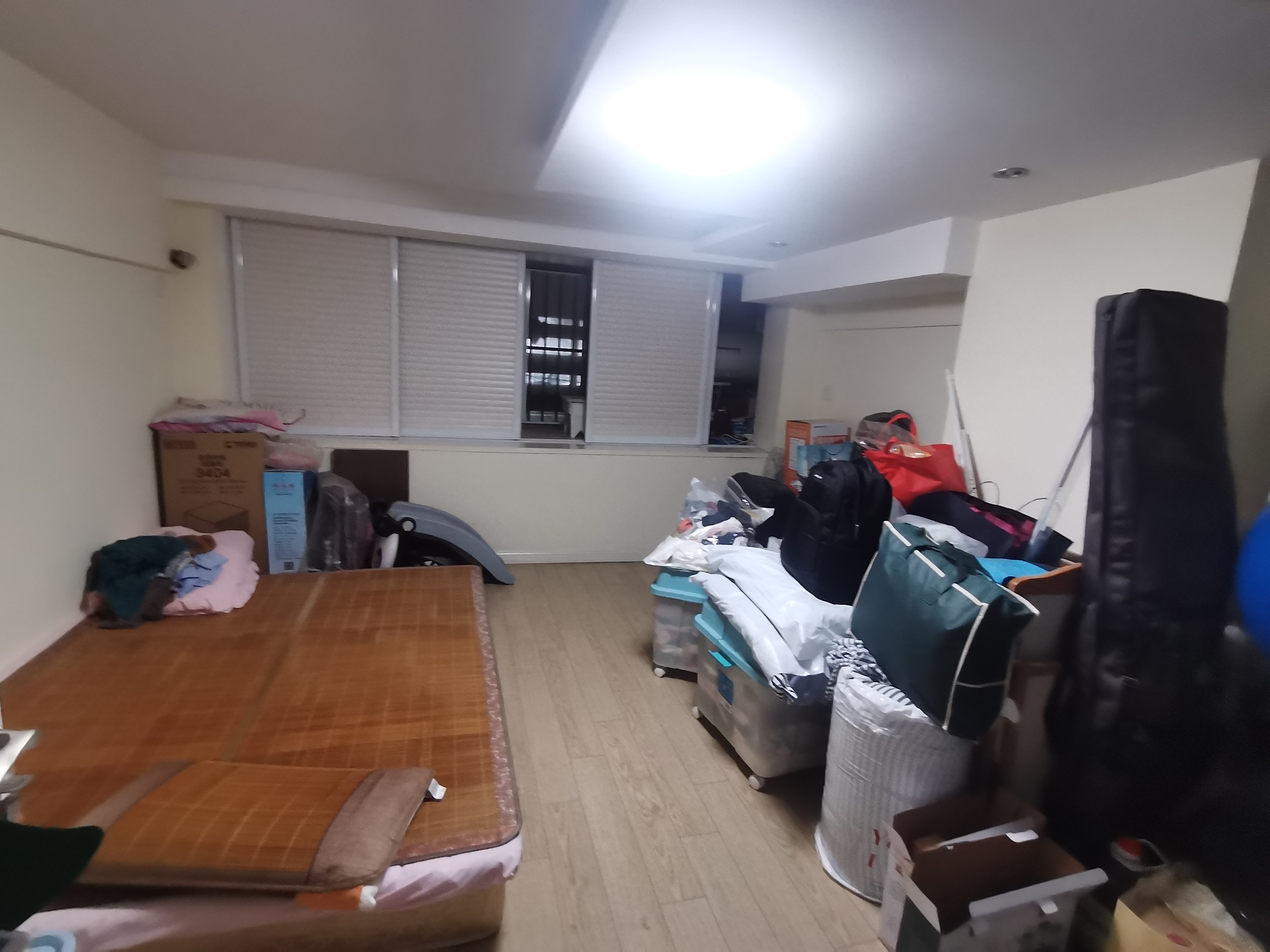 鸿运大厦 2室2厅1卫 70m&sup2;