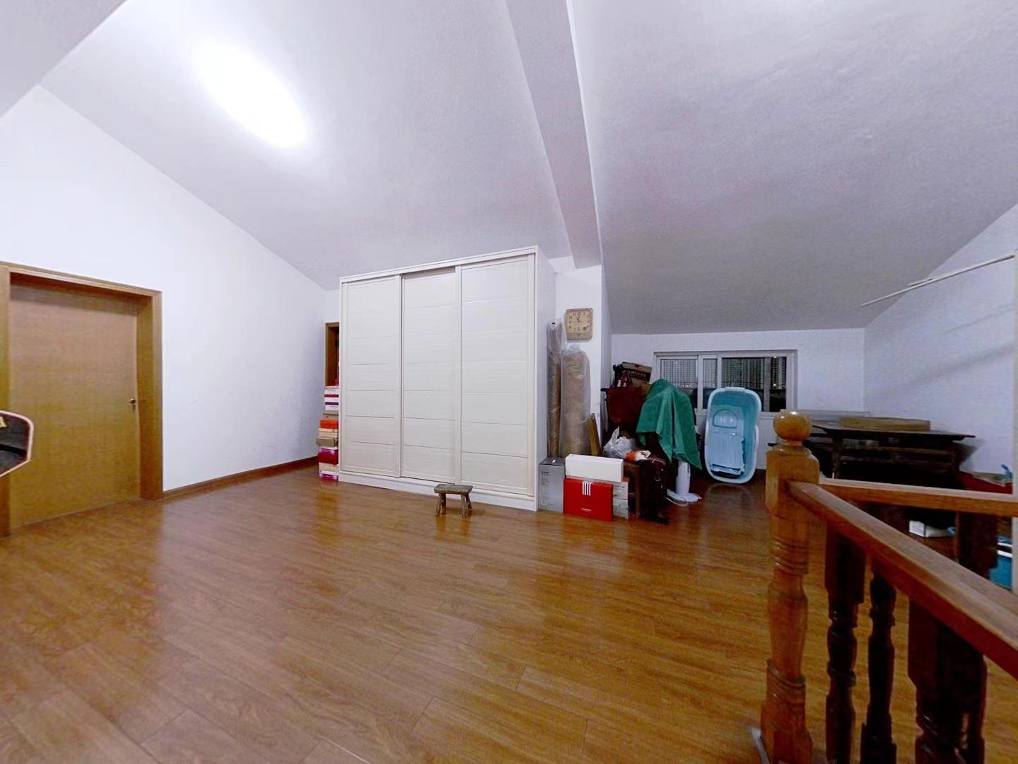 上海路7号 3室2厅2卫 111m&sup2;