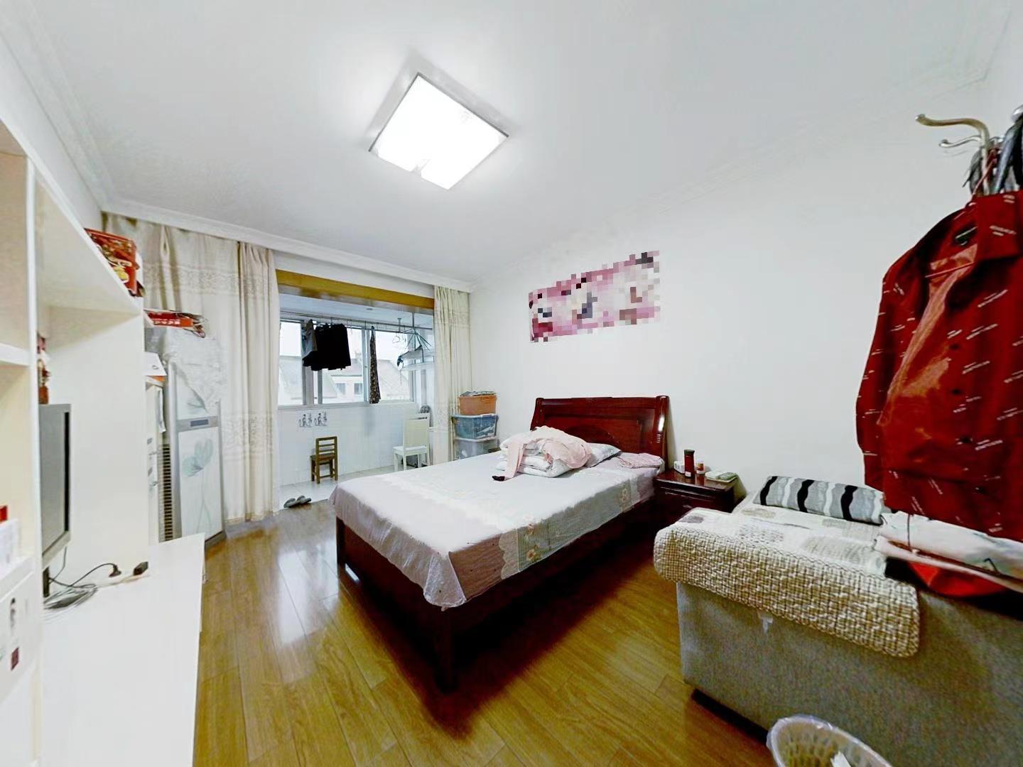 上海路7号 3室2厅2卫 111m&sup2;