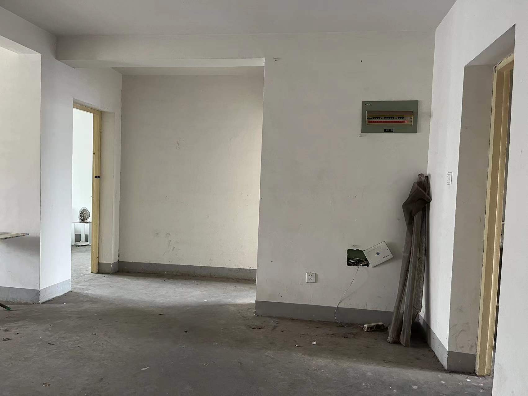 新港花苑 5室2厅2卫 105m²