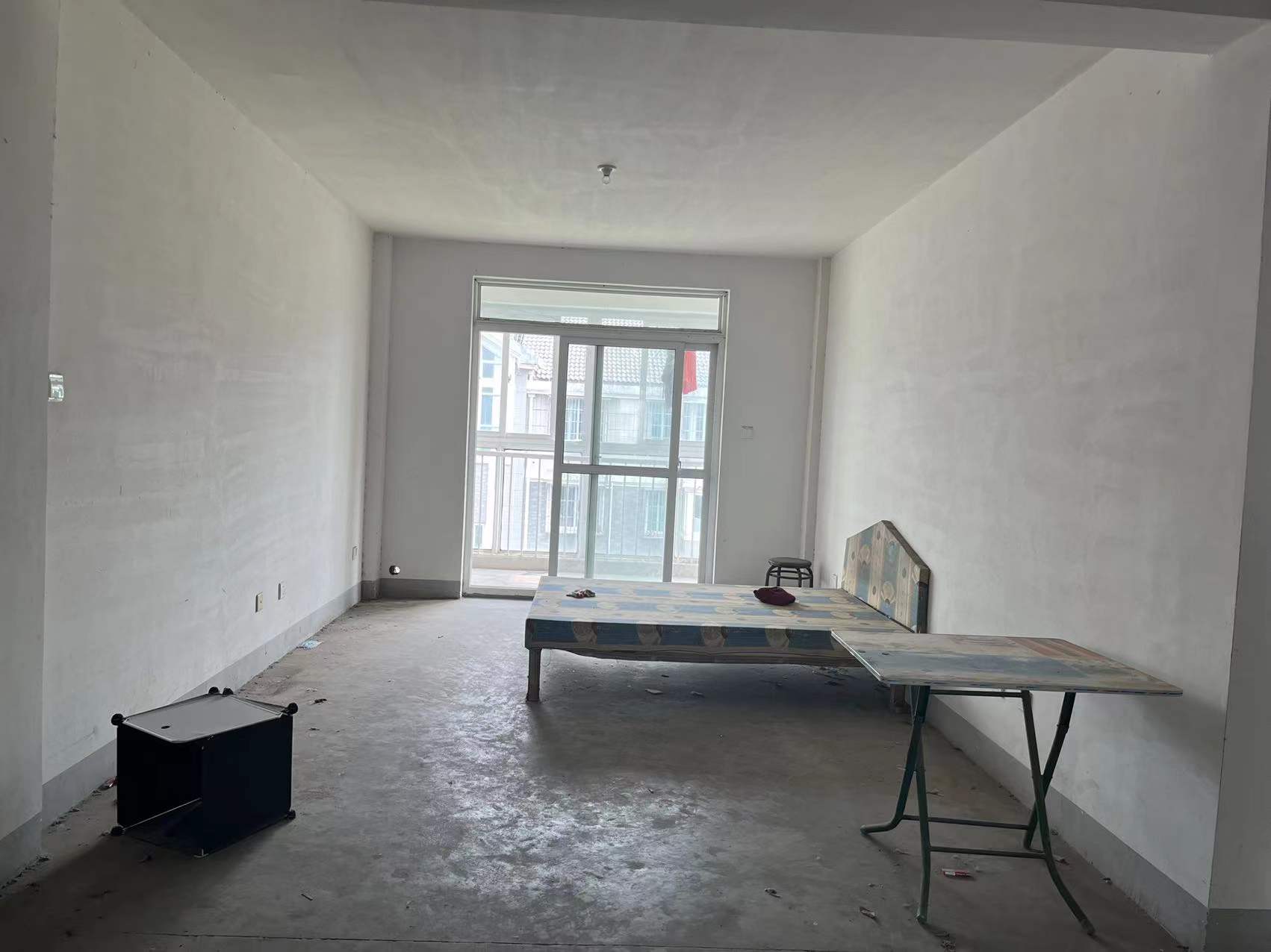 新港花苑 5室2厅2卫 105m&sup2;