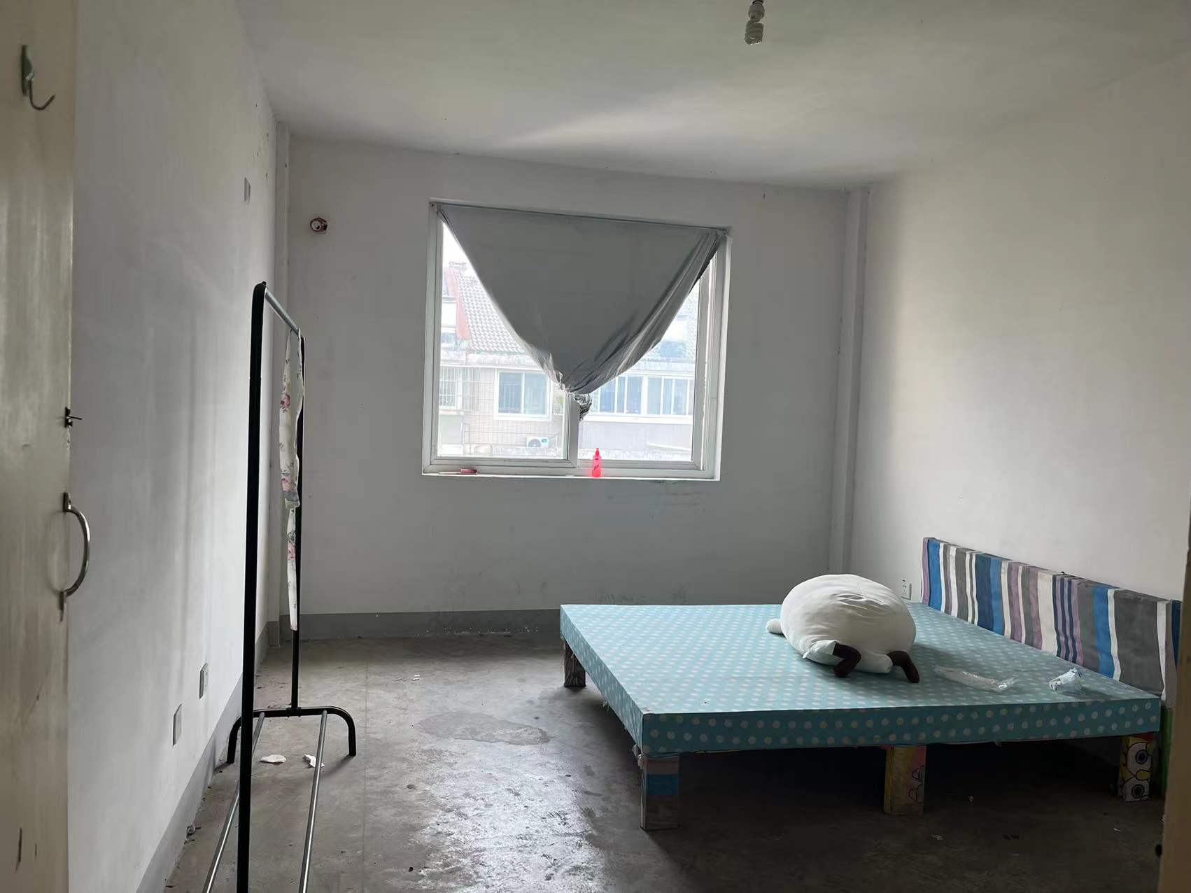 新港花苑 5室2厅2卫 105m&sup2;