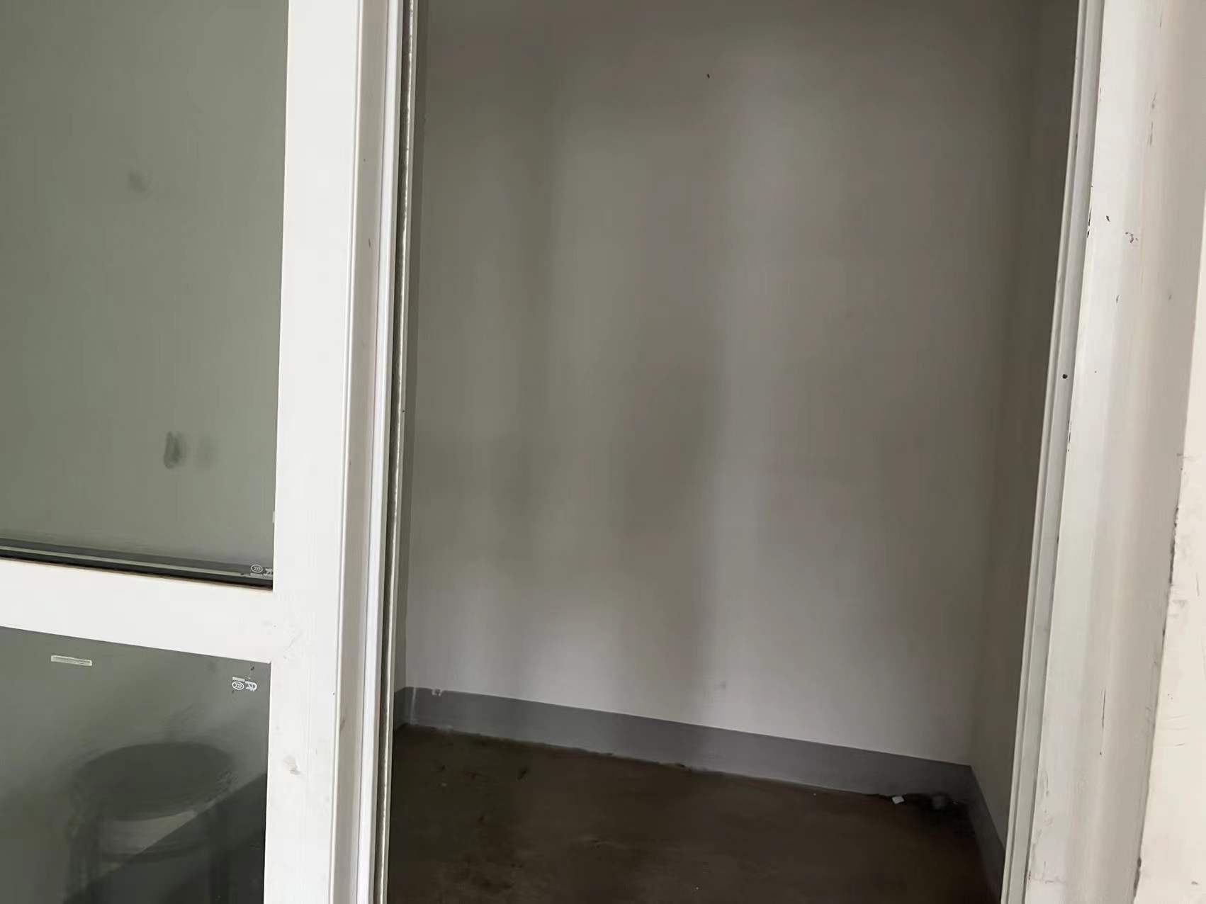 新港花苑 5室2厅2卫 105m&sup2;