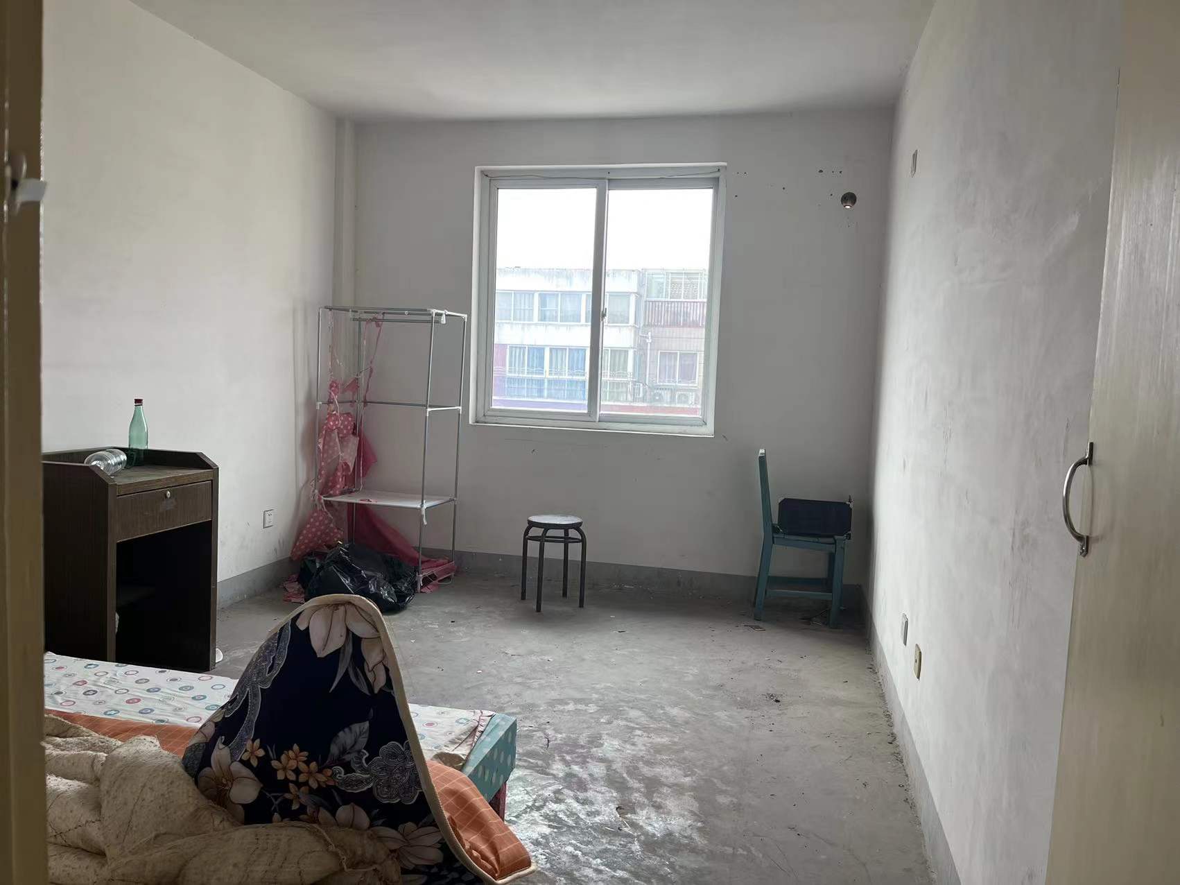 新港花苑 5室2厅2卫 105m&sup2;