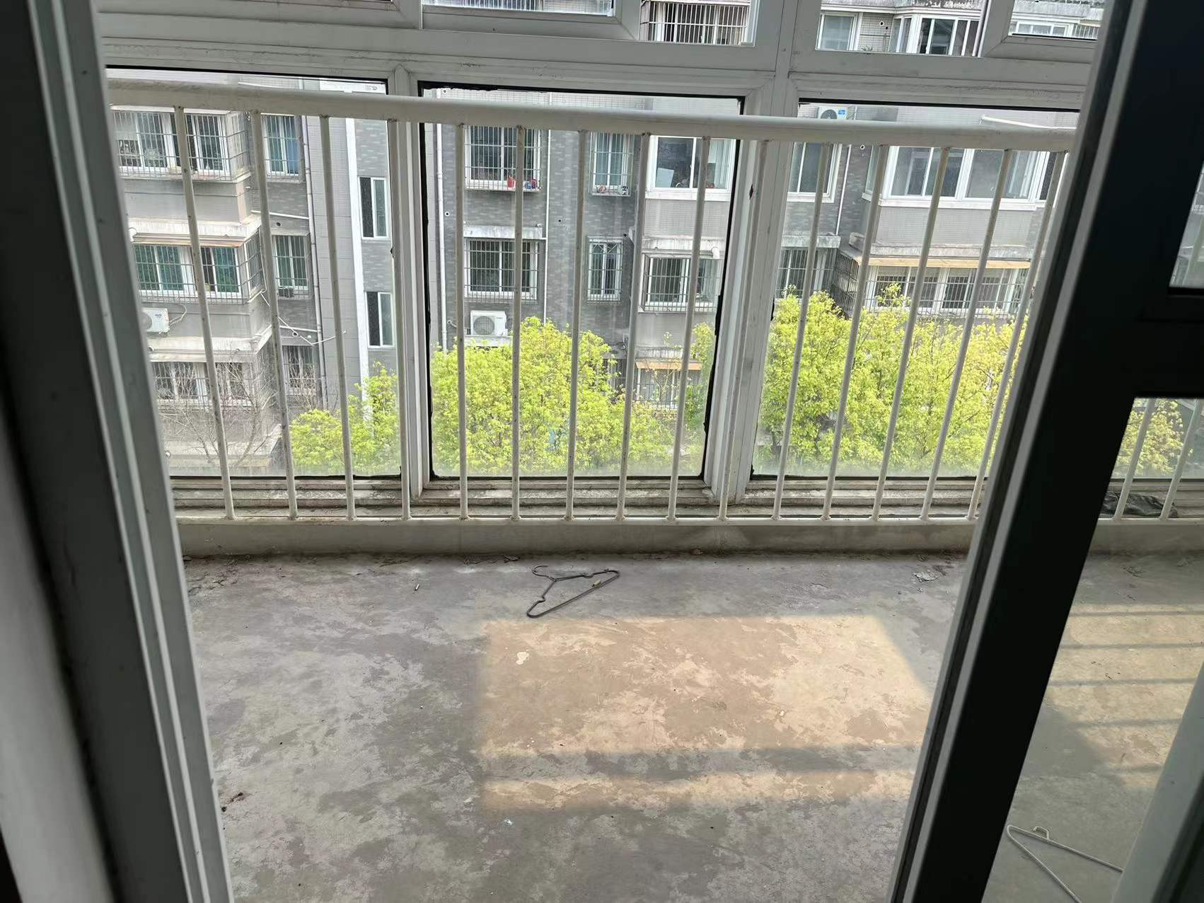 新港花苑 5室2厅2卫 105m&sup2;