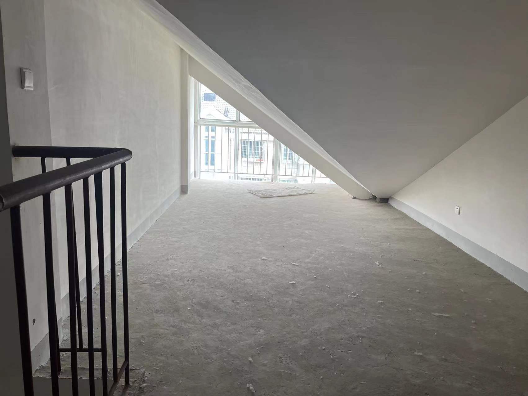 新港花苑 5室2厅2卫 105m&sup2;