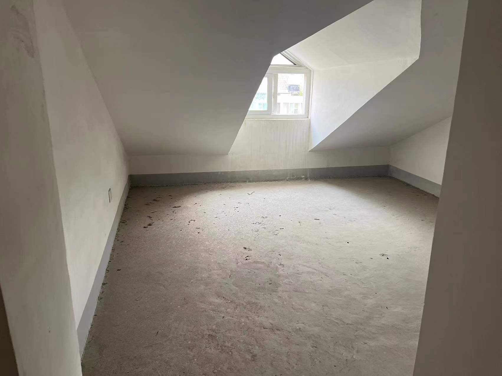 新港花苑 5室2厅2卫 105m&sup2;
