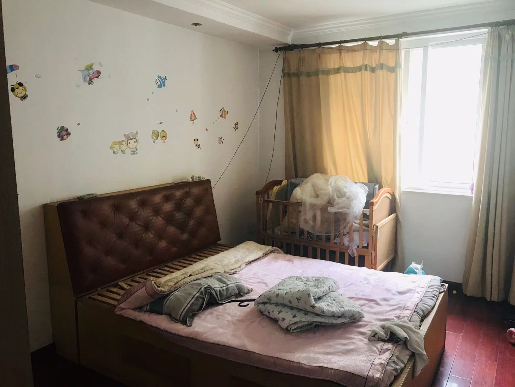 滨河东城 3室2厅1卫 135m&sup2;