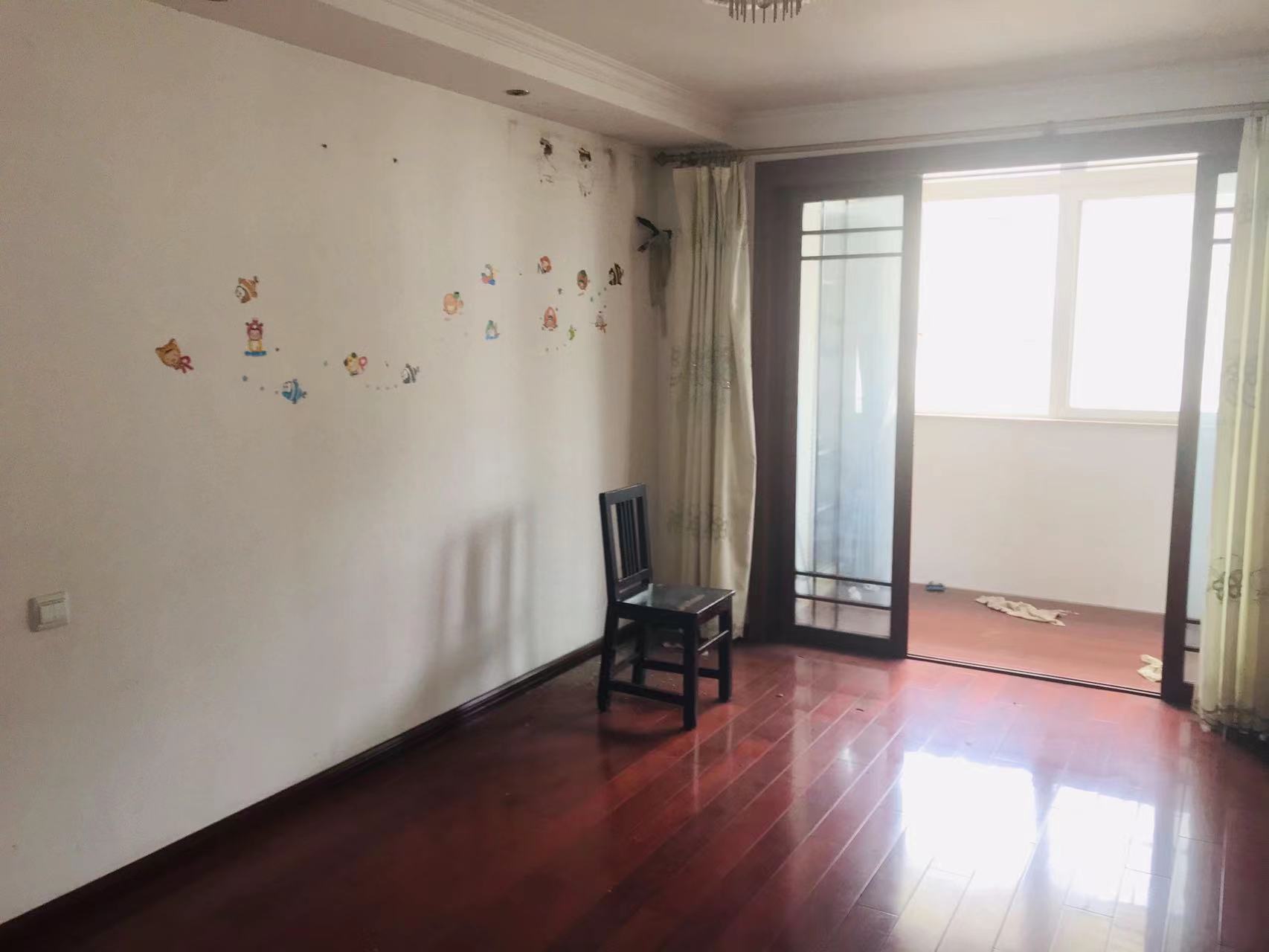 滨河东城 3室2厅1卫 135m&sup2;