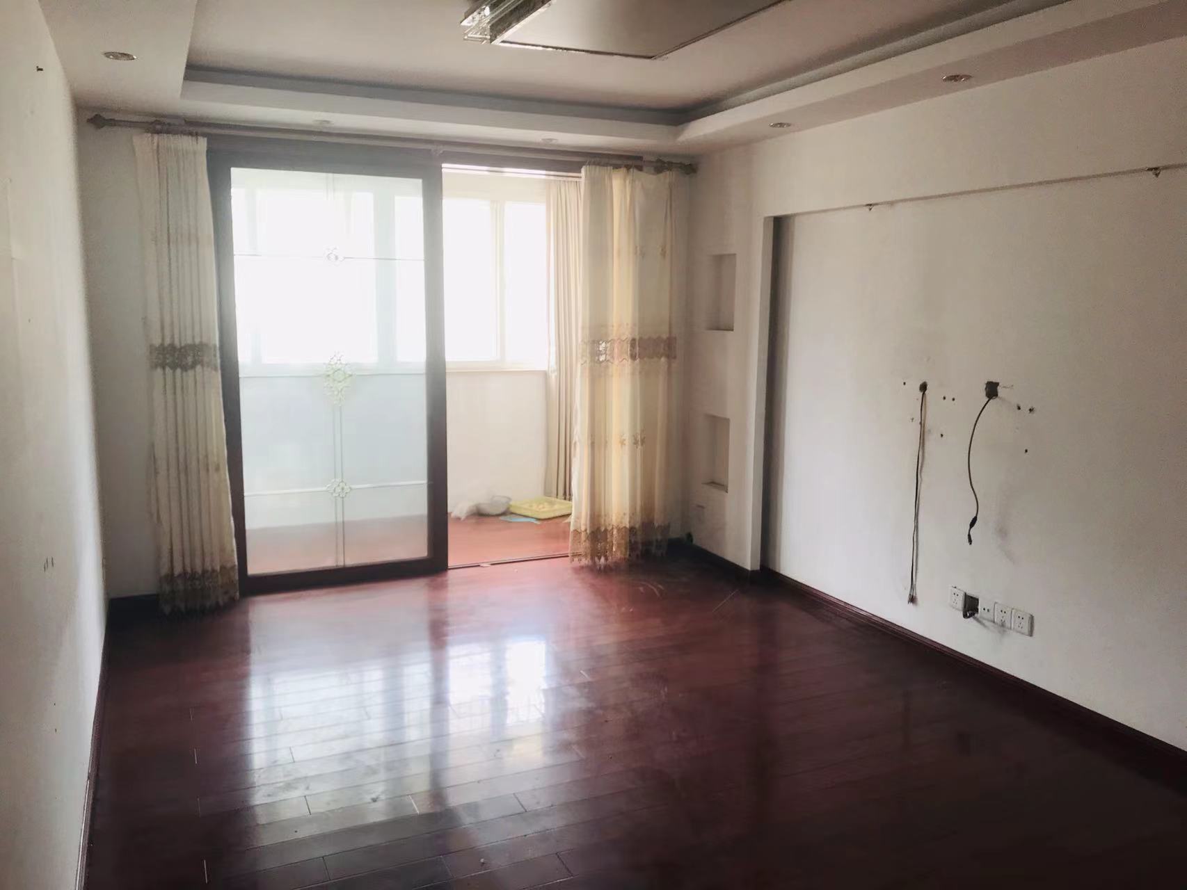 滨河东城 3室2厅1卫 135m&sup2;