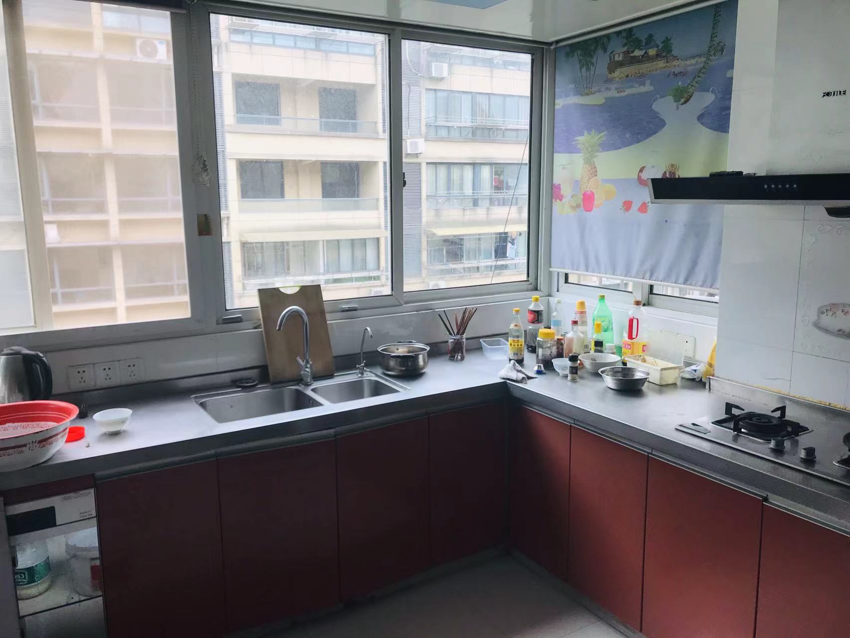 滨河东城 3室2厅1卫 135m&sup2;