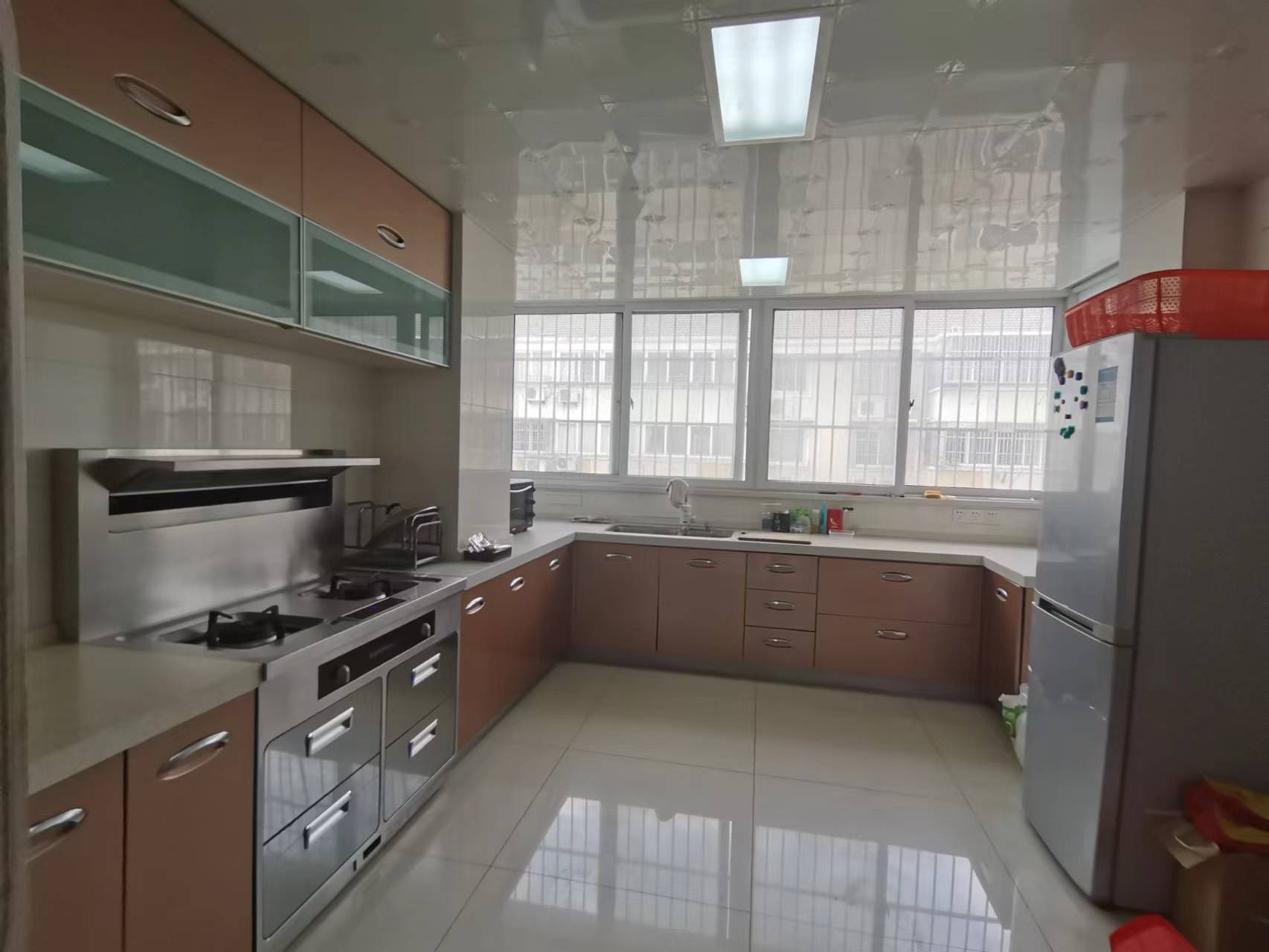 滨河东城 3室2厅1卫 135m&sup2;