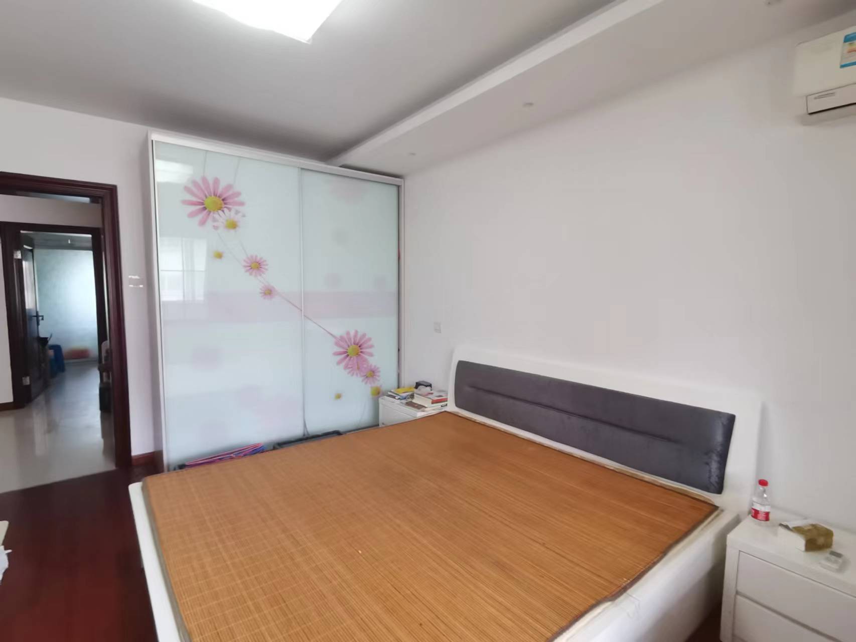滨河东城 3室2厅1卫 135m&sup2;
