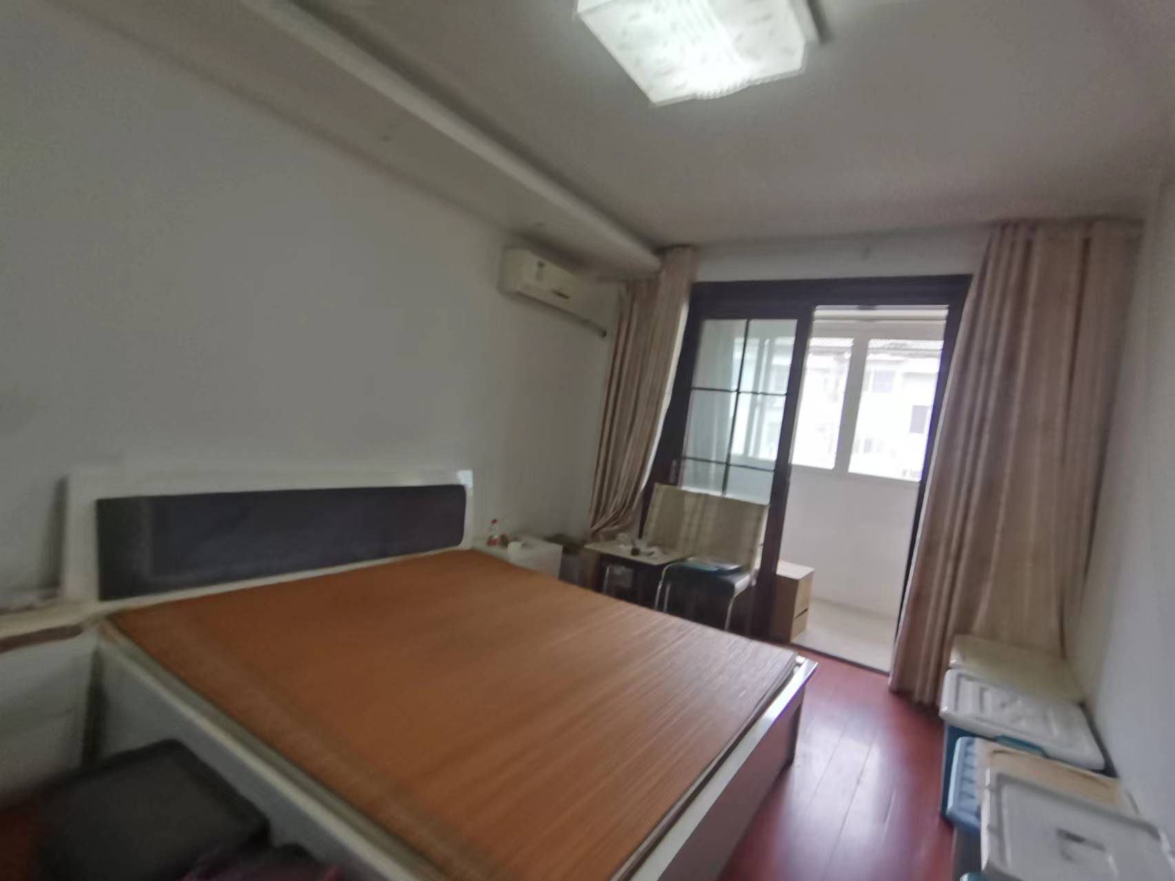 滨河东城 3室2厅1卫 135m&sup2;