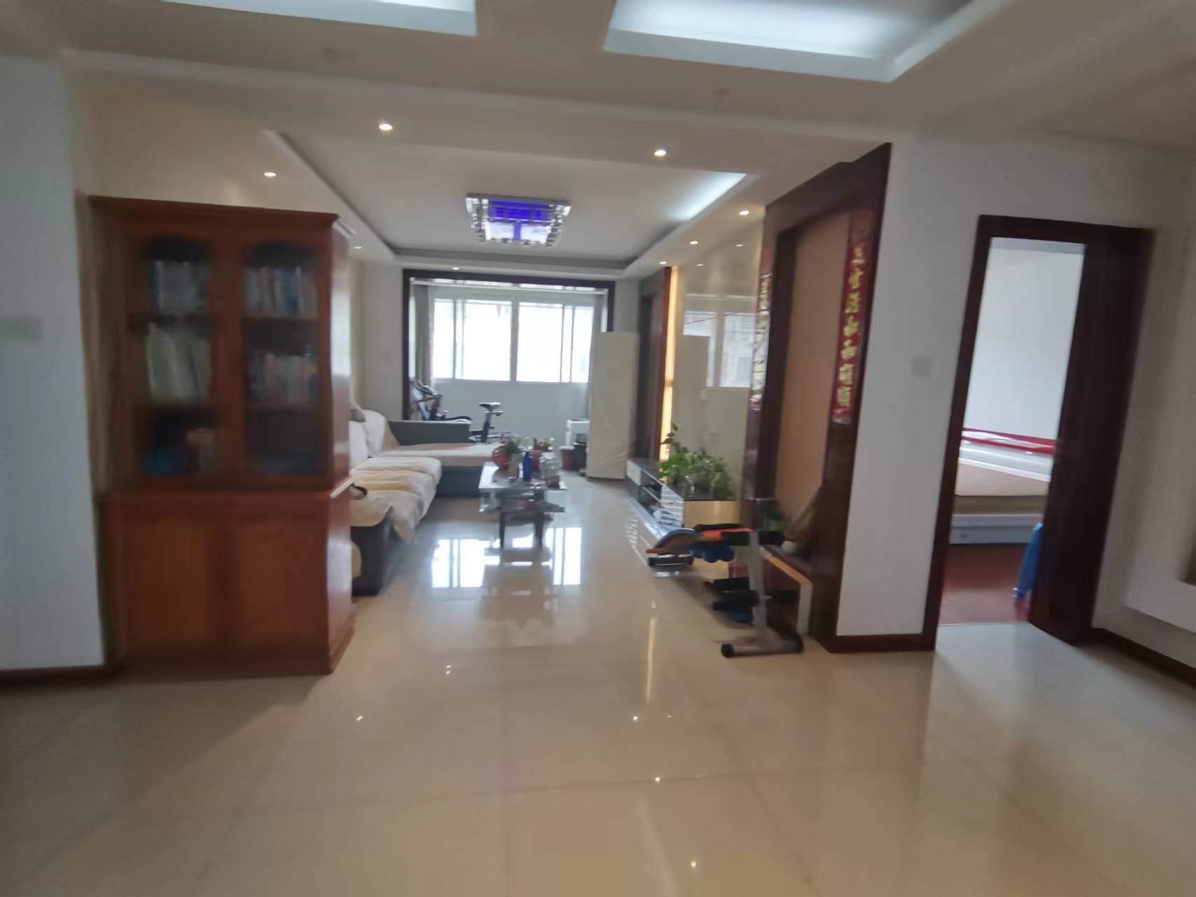 滨河东城 3室2厅1卫 135m&sup2;