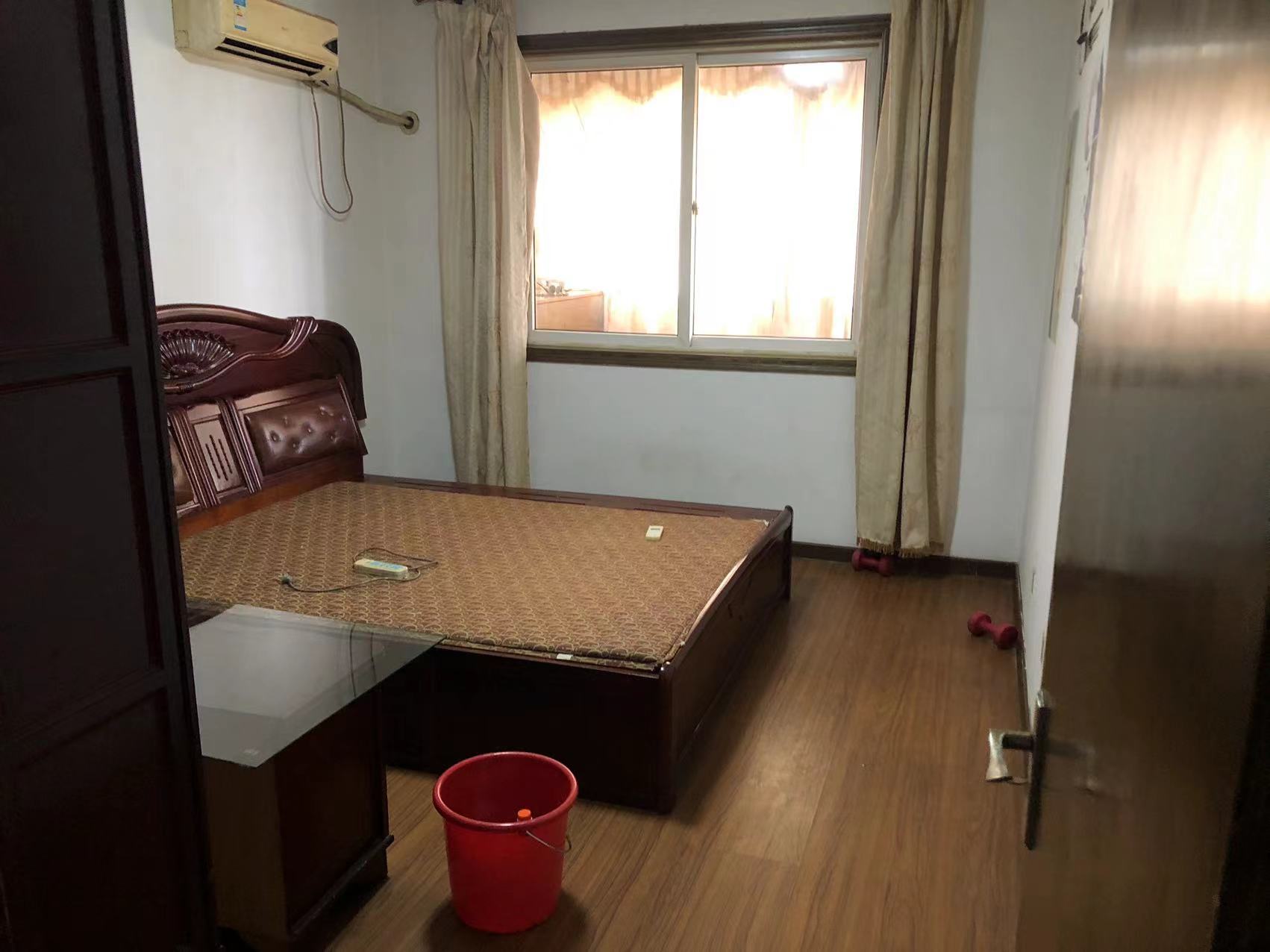 跃龙小苑 3室2厅1卫 132m&sup2;