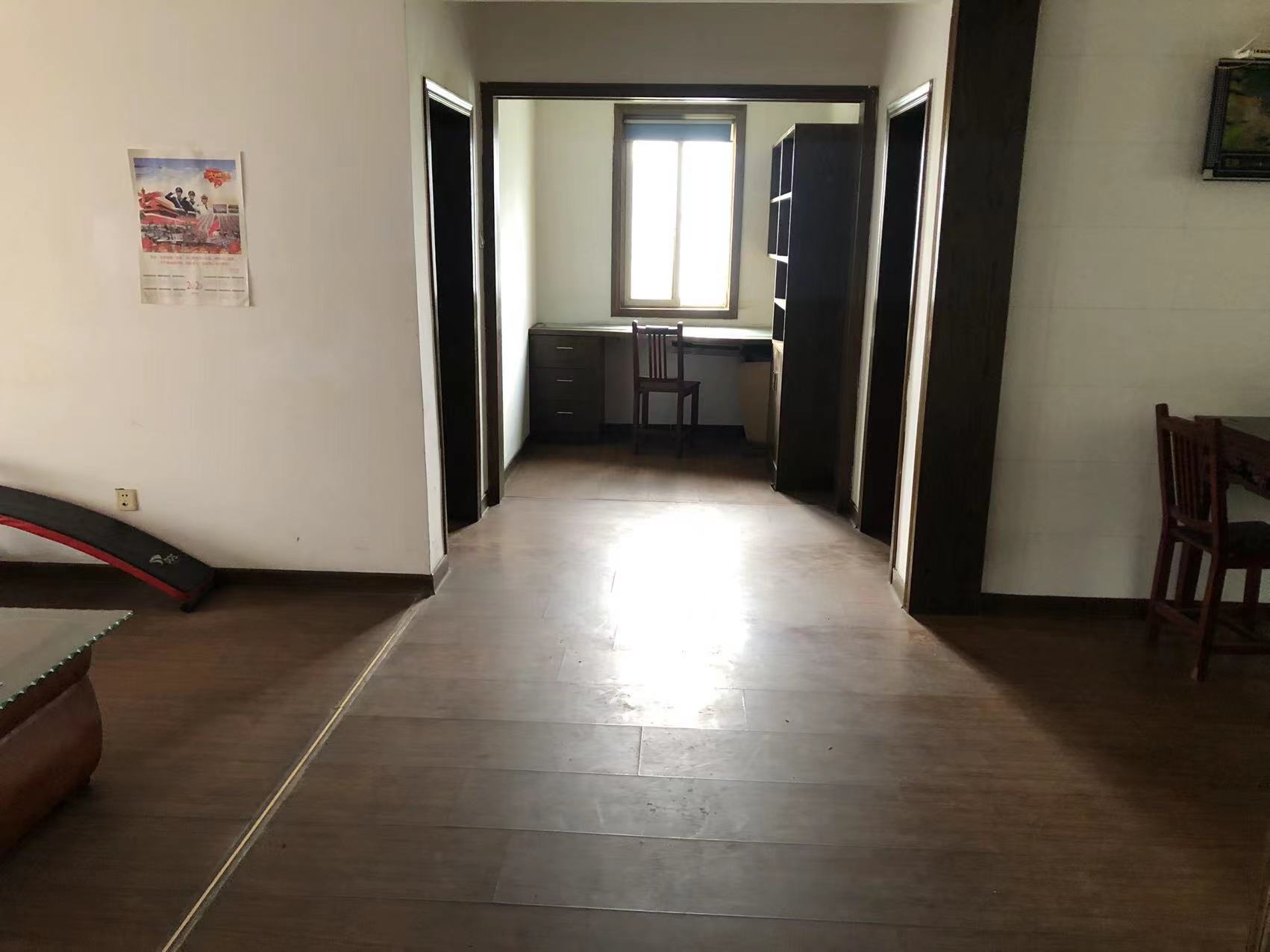 跃龙小苑 3室2厅1卫 132m&sup2;