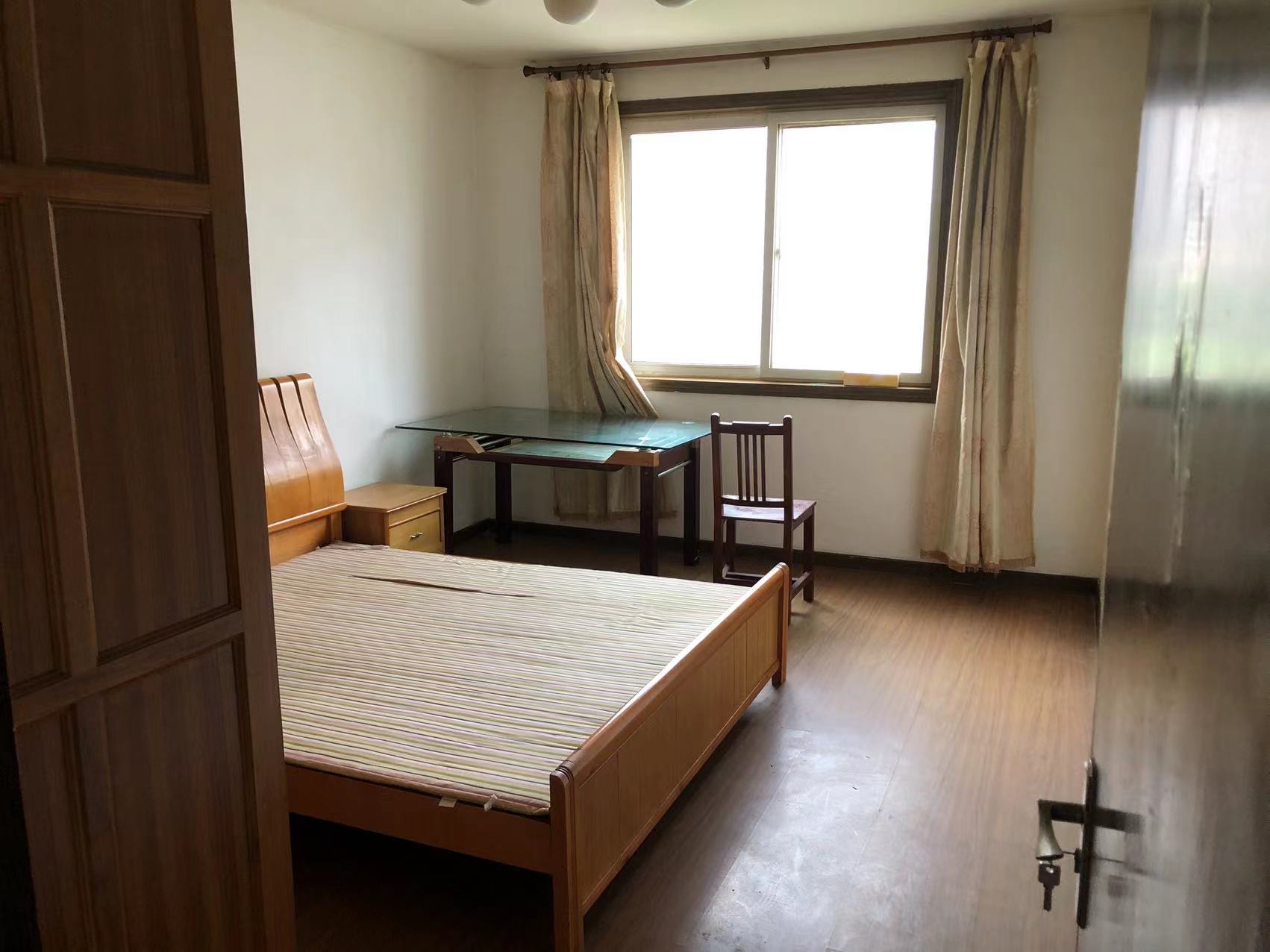 跃龙小苑 3室2厅1卫 132m&sup2;