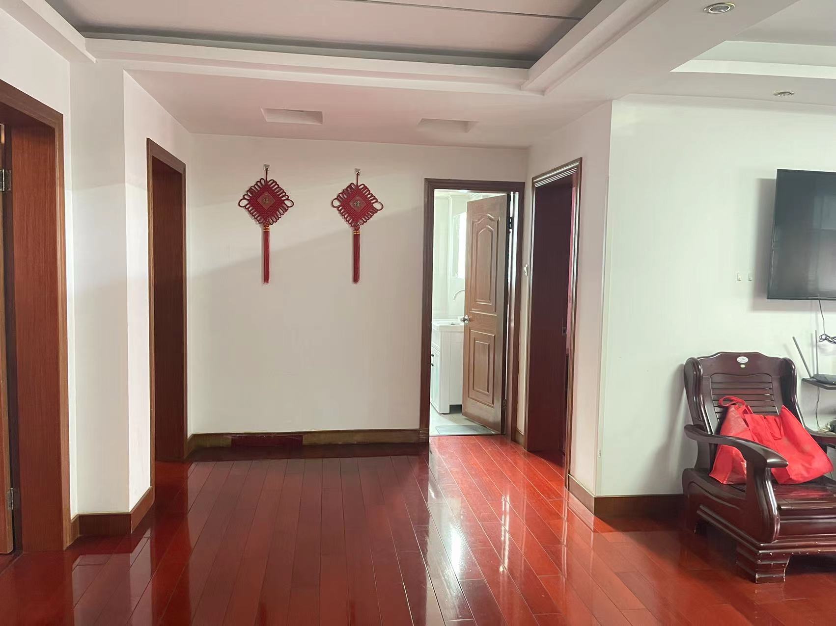 新建花苑 3室2厅1卫 105m²