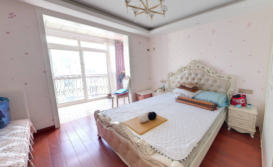 瑞丰花园 5室2厅2卫 151m&sup2;