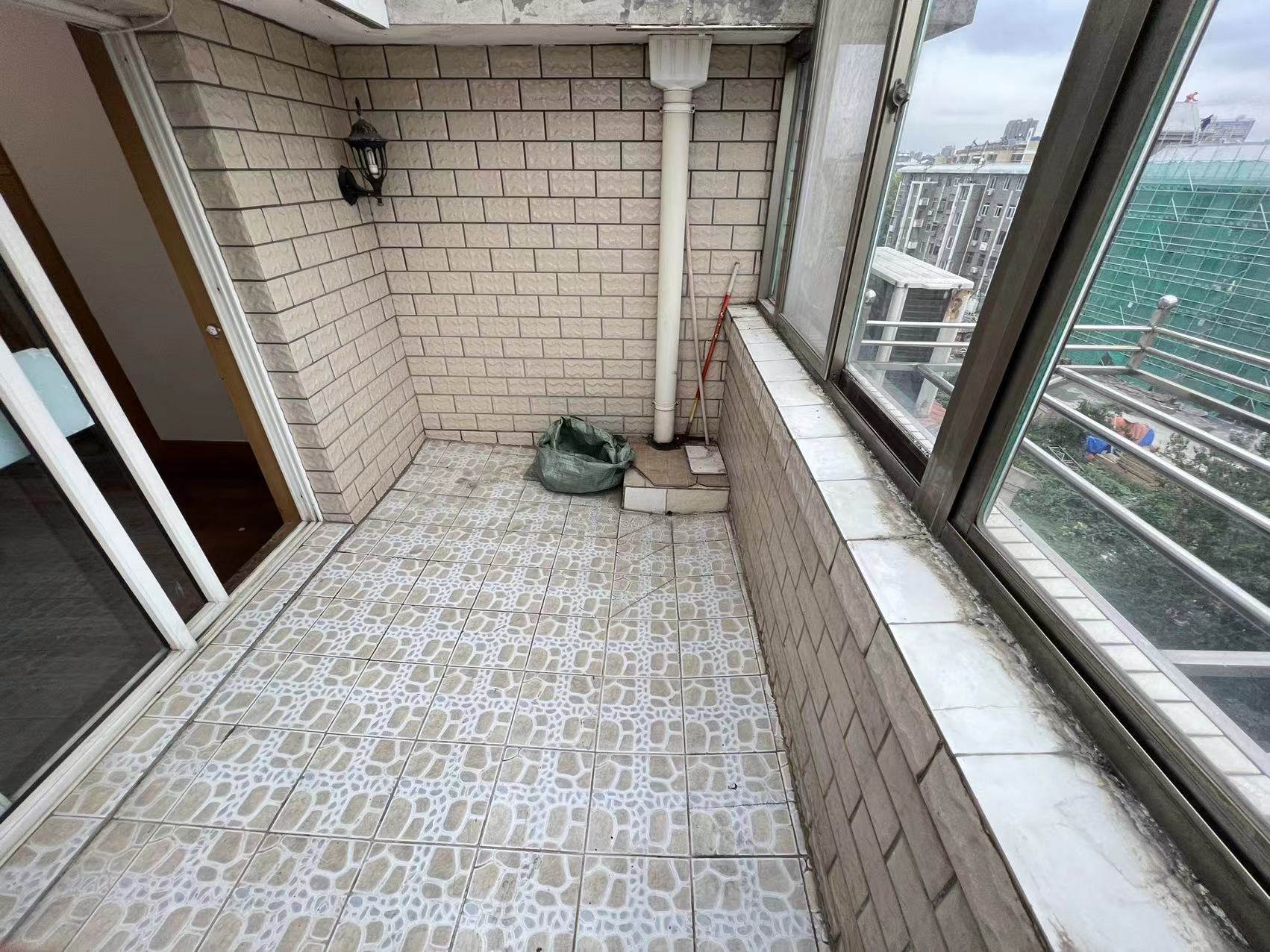 北濠桥东村 4室1厅2卫 108m&sup2;
