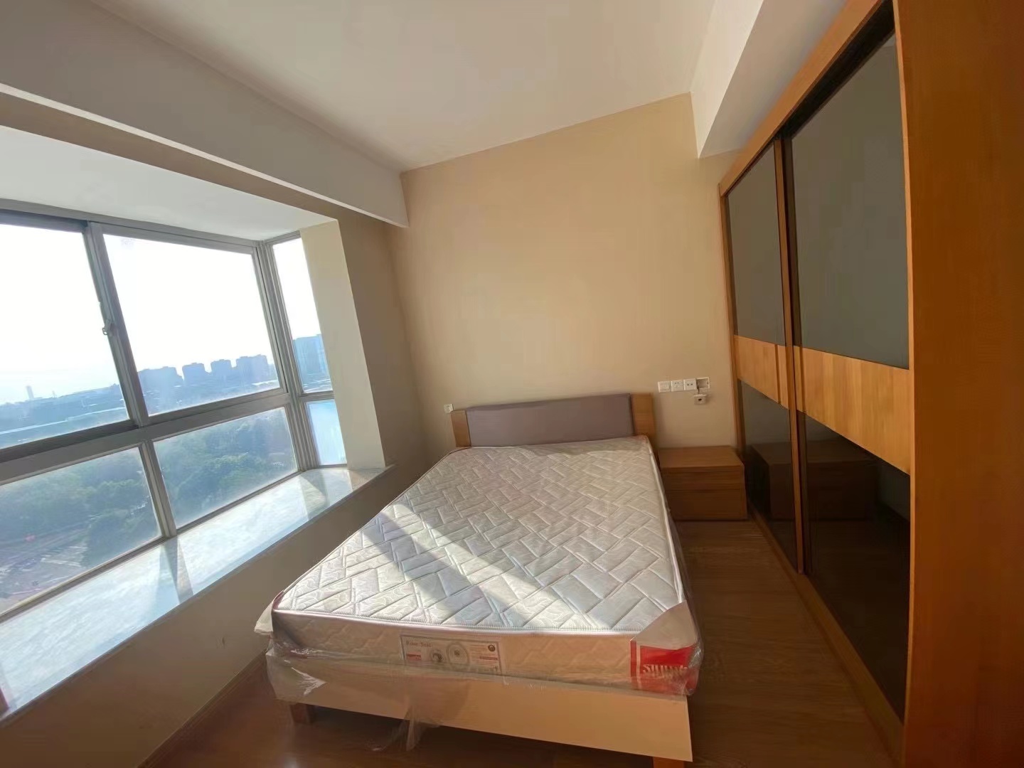 润华国际中心 2室2厅1卫 99m&sup2;