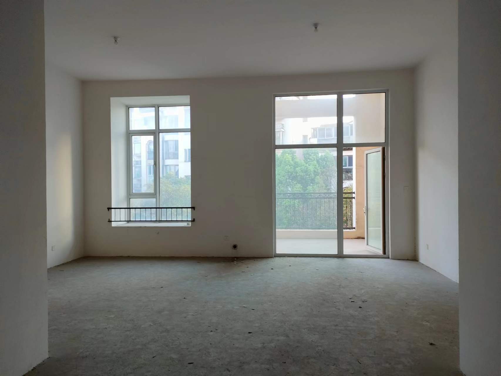 军山花园 4室2厅2卫 189m&sup2;
