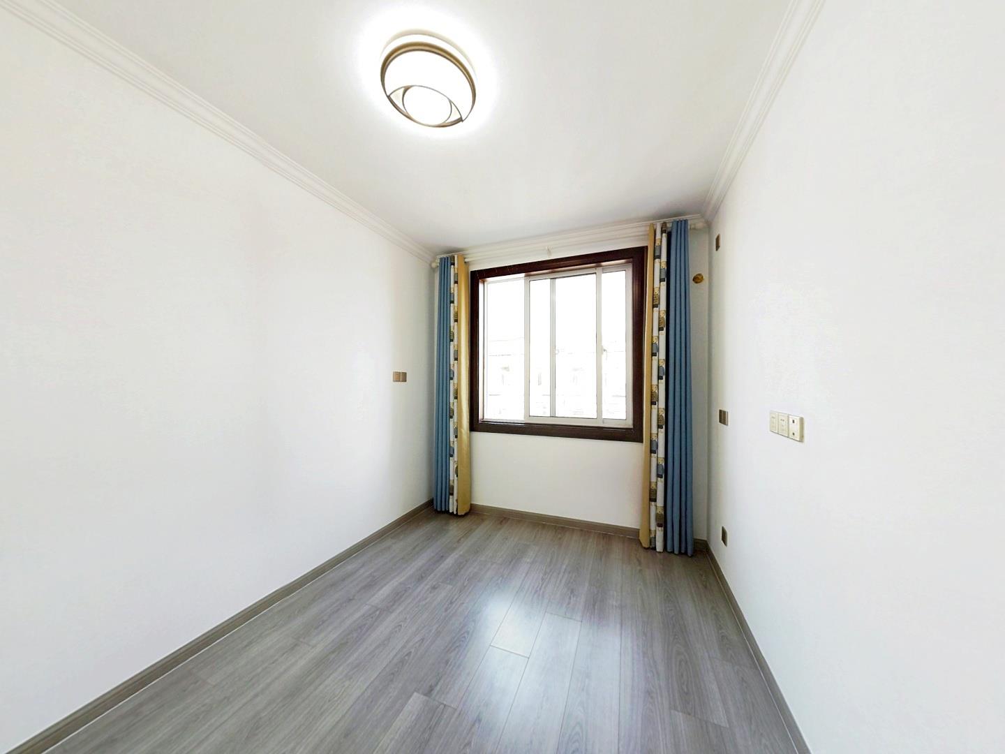 南川园新村 2室1厅1卫 65m&sup2;