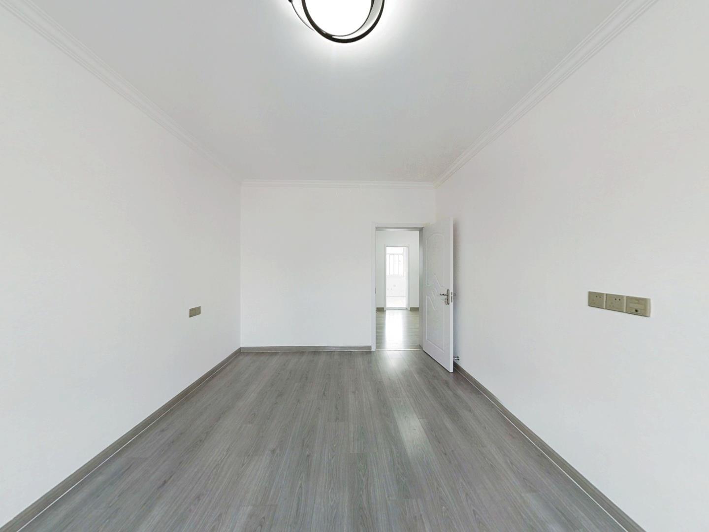 南川园新村 2室1厅1卫 65m&sup2;