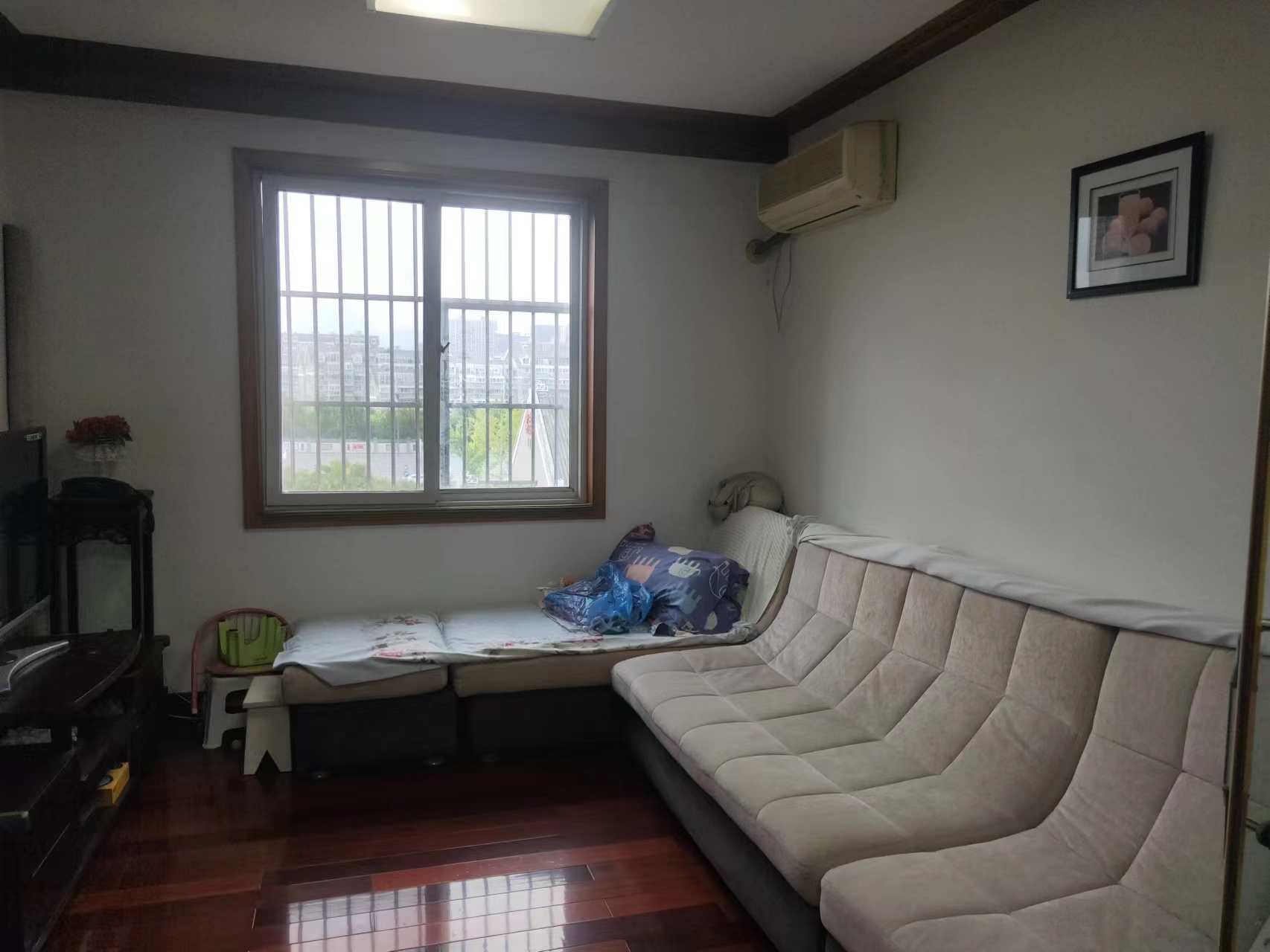 滨江花园 4室2厅2卫 90m²