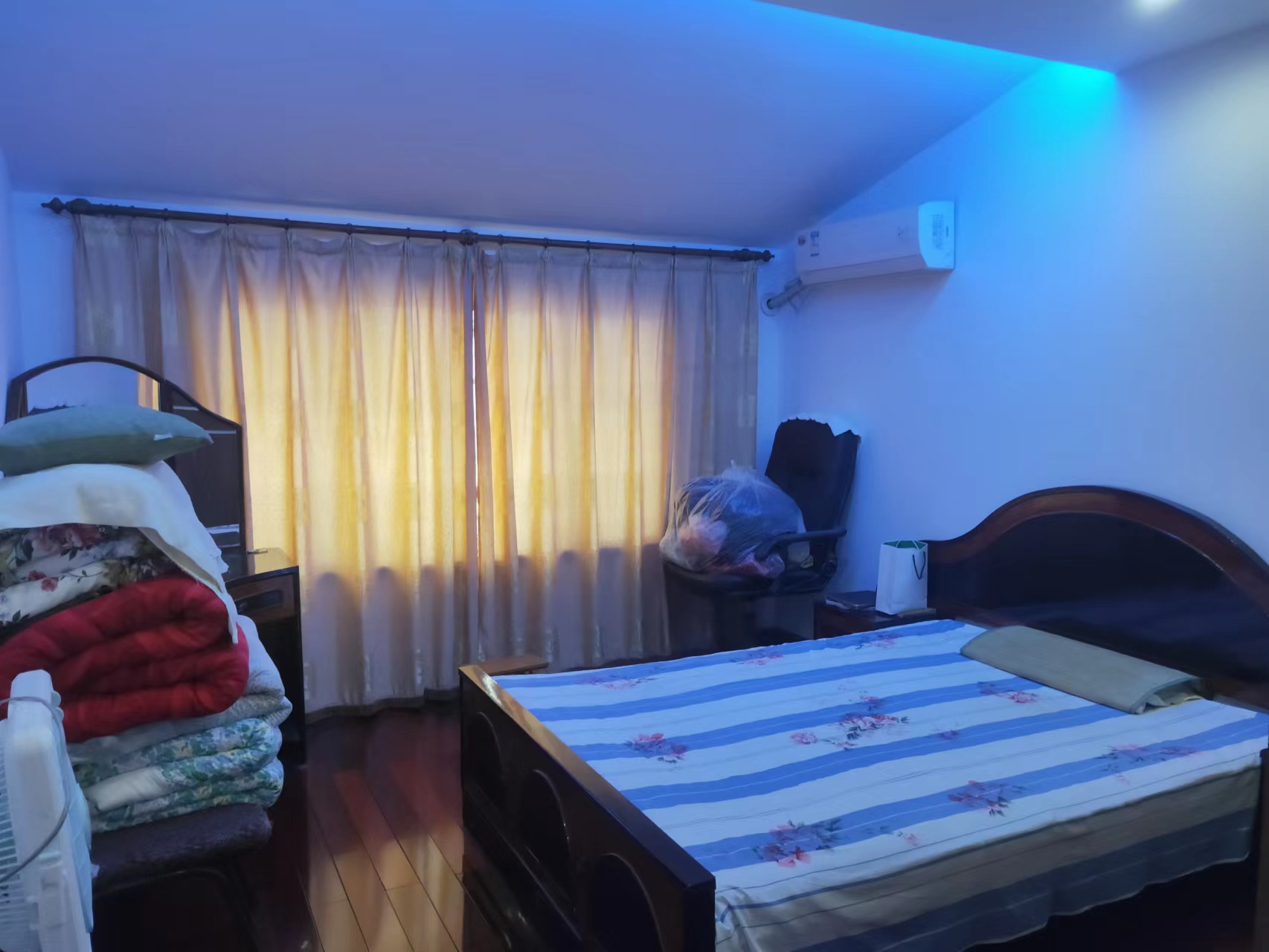 滨江花园 4室2厅2卫 90m&sup2;