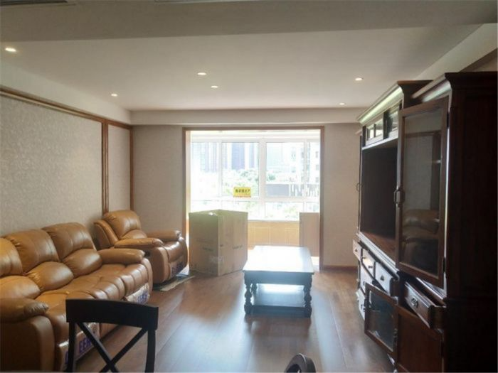 益兴名流府 3室2厅1卫 115m&sup2;