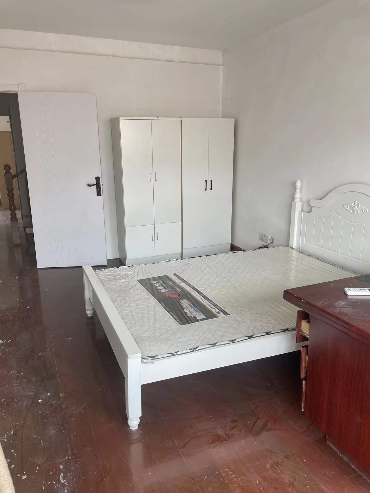 华中园 4室1厅1卫 215m&sup2;