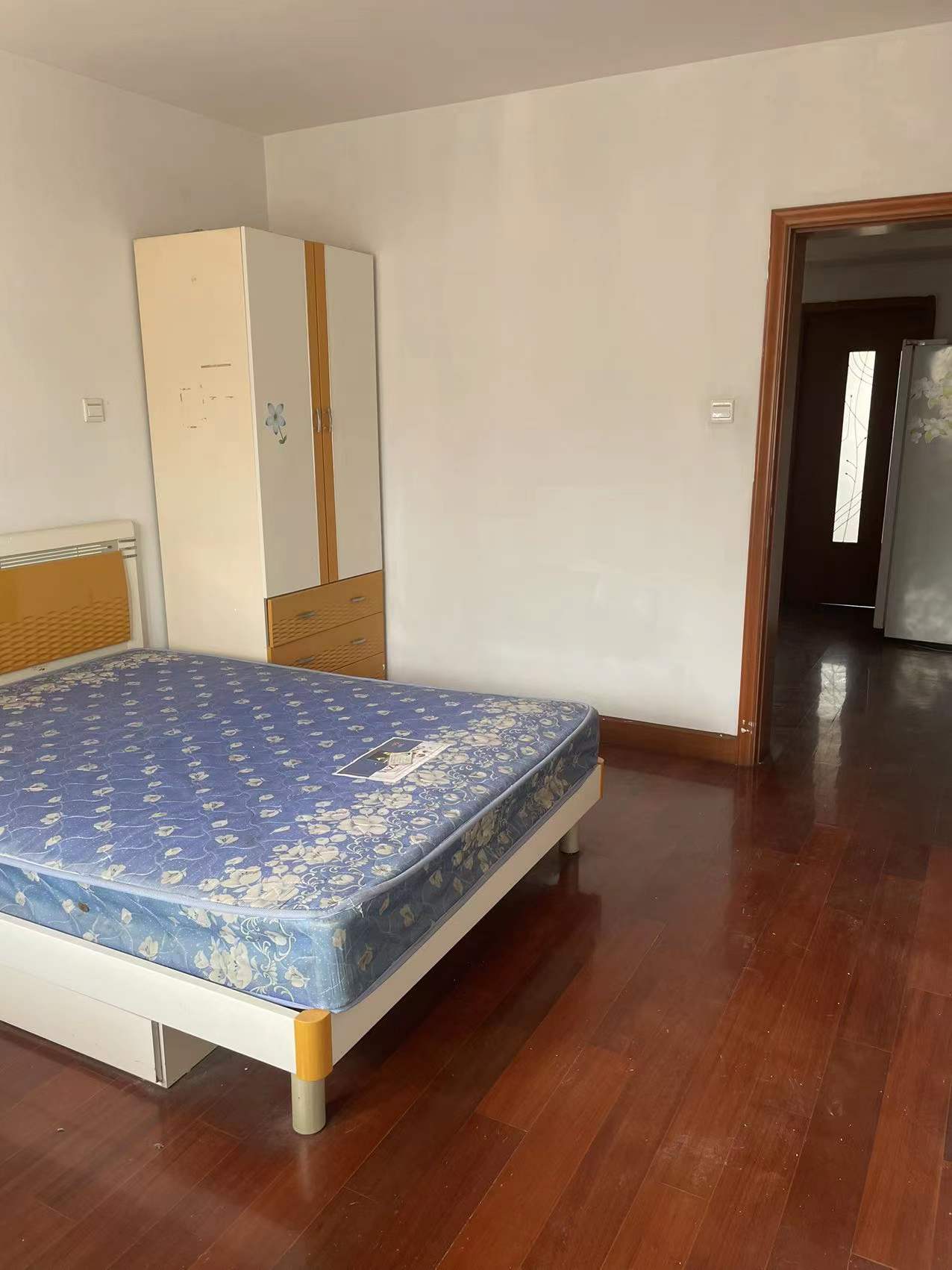 华中园 4室1厅1卫 215m&sup2;