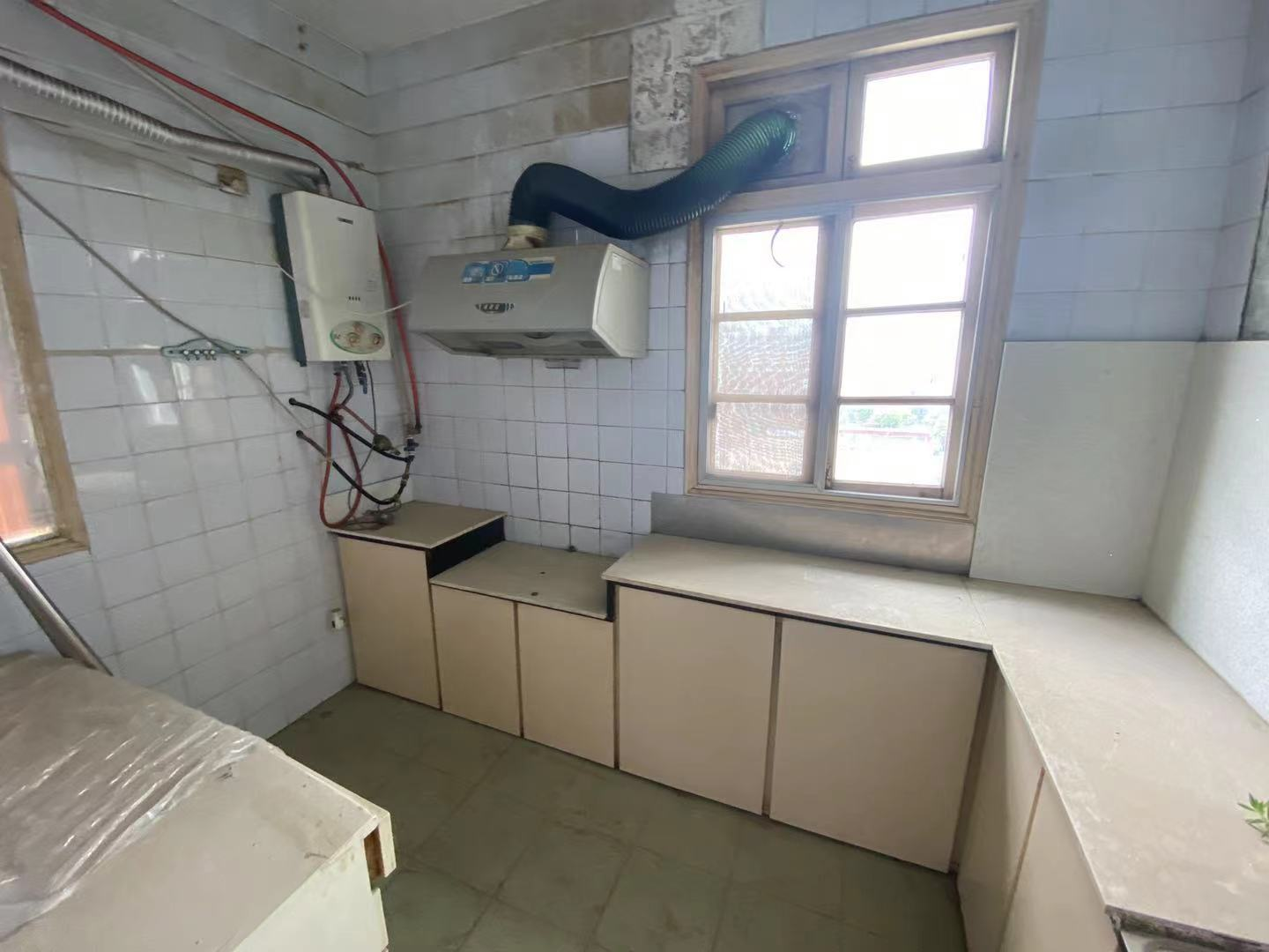 北濠桥新村 4室2厅2卫 132m&sup2;