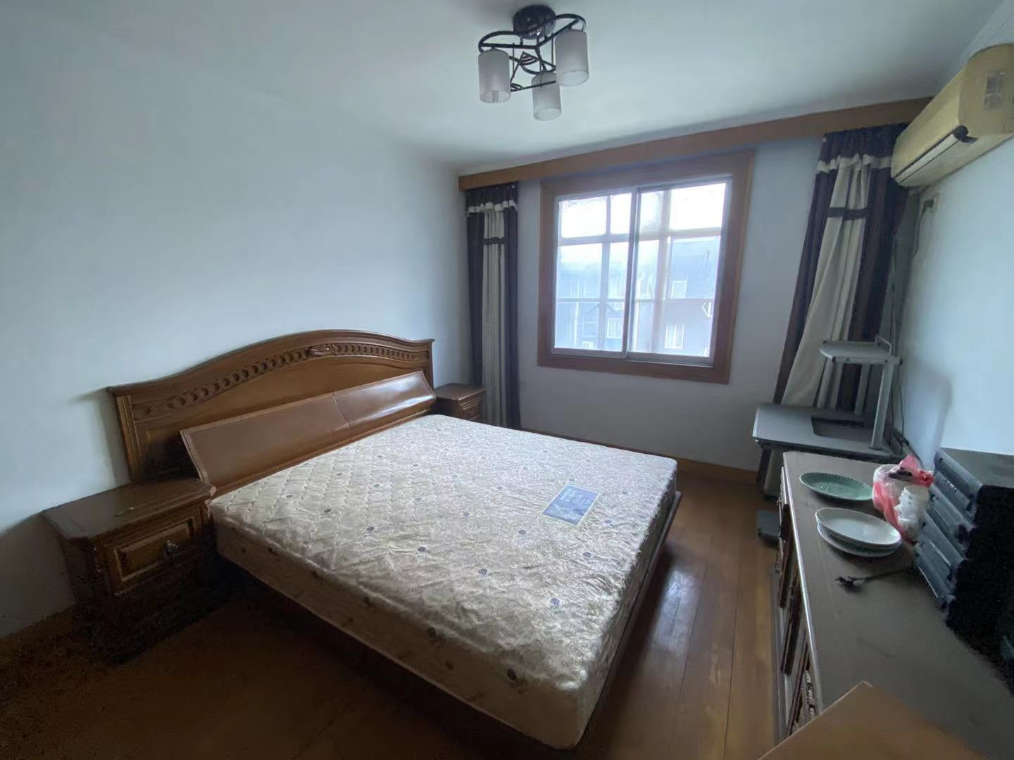 北濠桥新村 4室2厅2卫 132m&sup2;