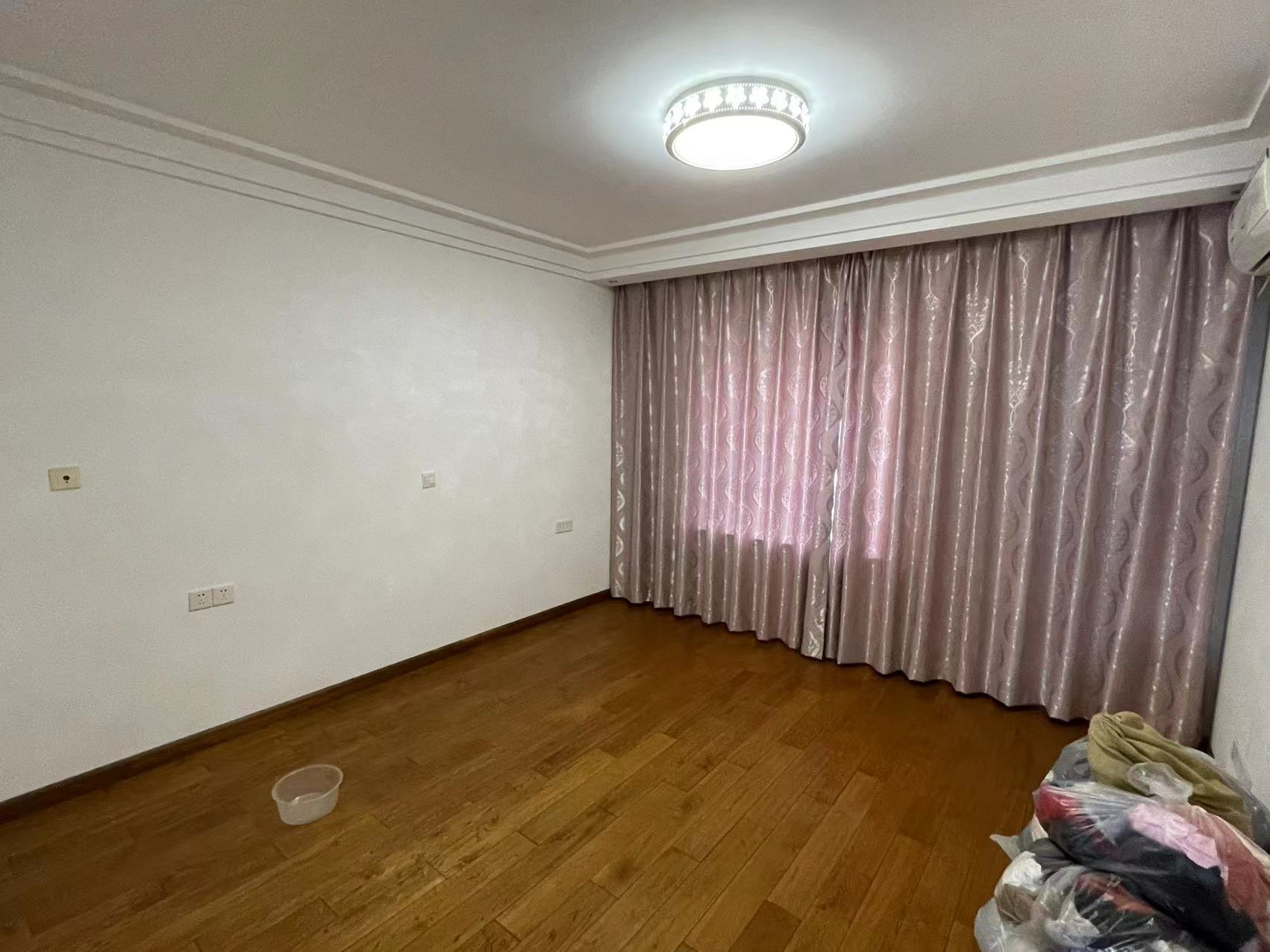 华强城一期 4室2厅2卫 159m&sup2;