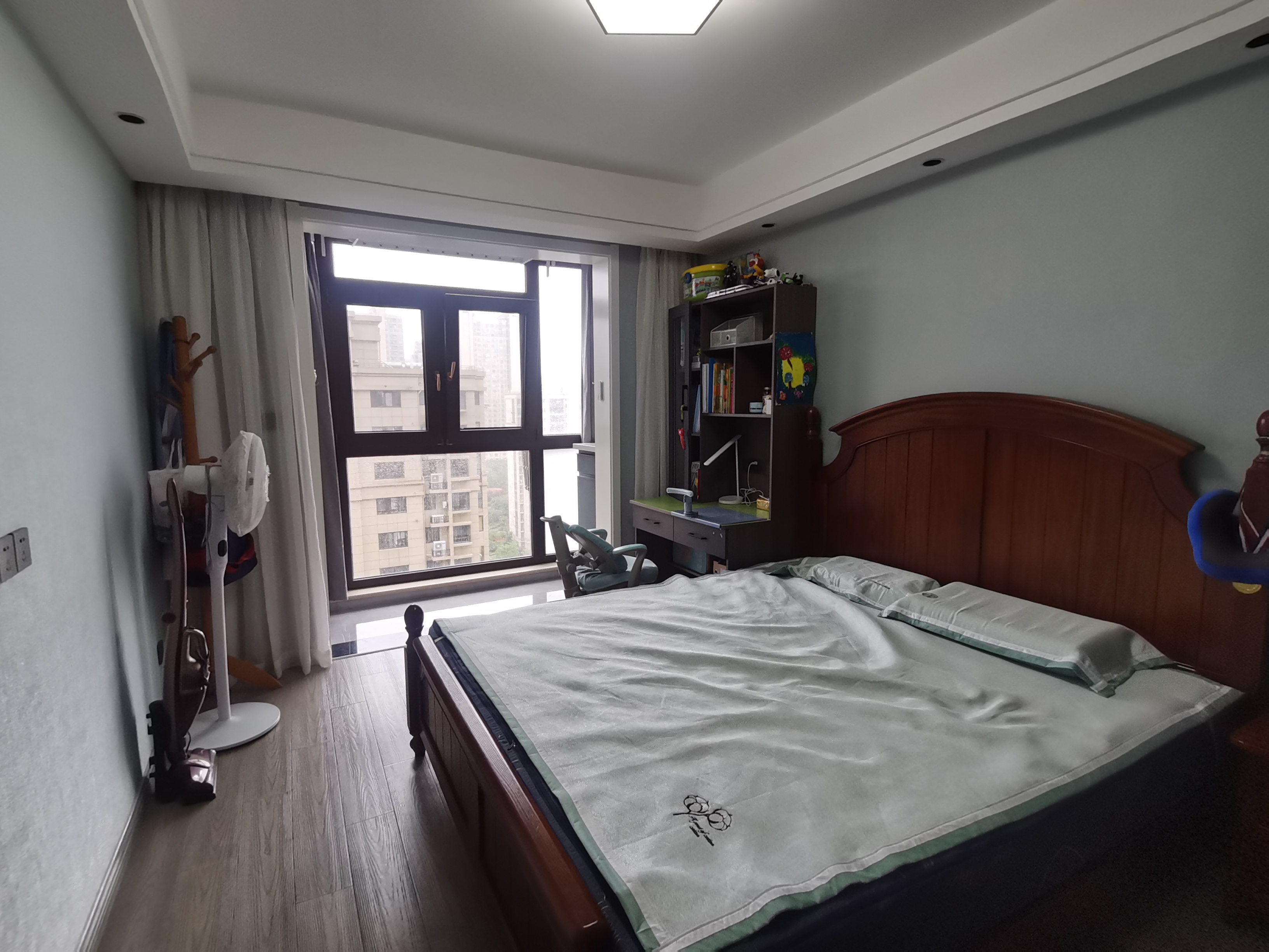 银洲&middot;皇家花园 4室2厅2卫 141m&sup2;