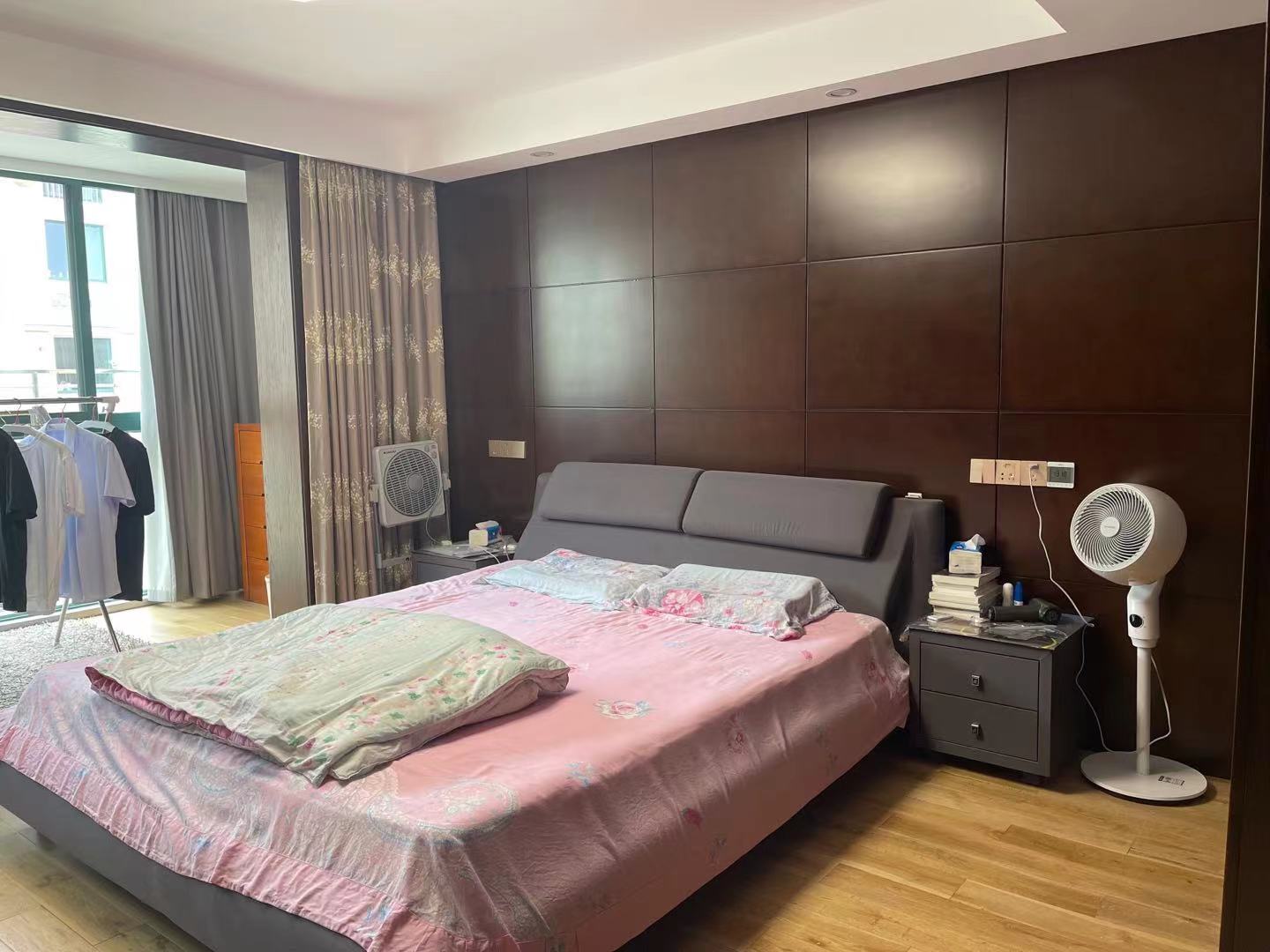 星湖花园 4室2厅2卫 212.8m&sup2;