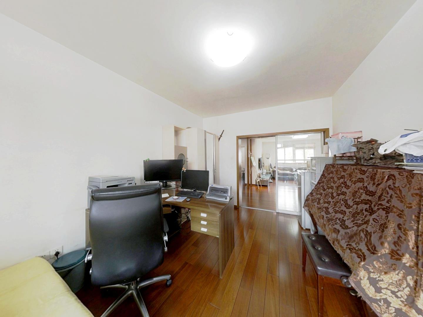 健康公寓 3室2厅1卫 130.75m&sup2;
