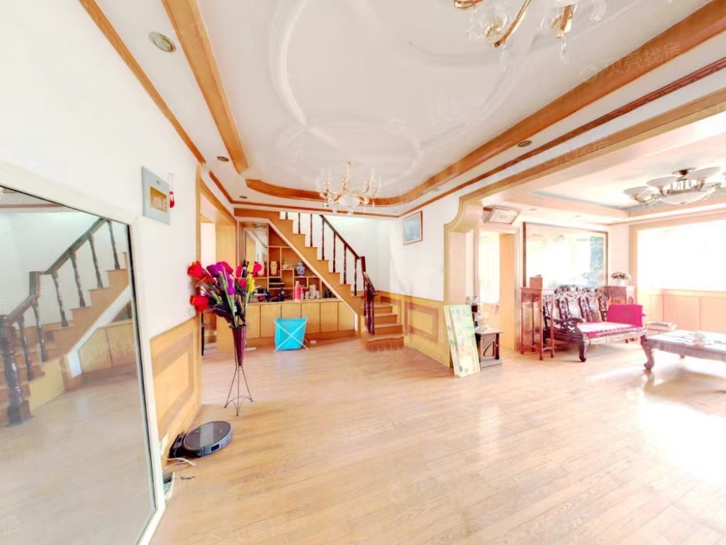 北濠桥东村 4室2厅3卫 181m&sup2;