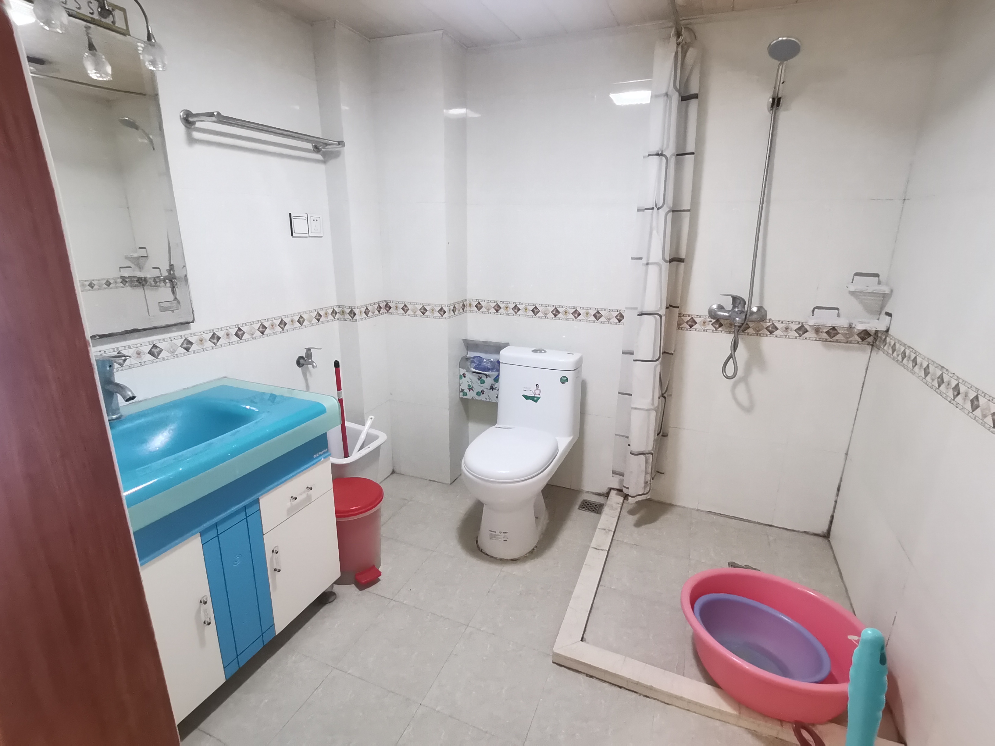 鸿运大厦 2室1厅1卫 65.00m&sup2;