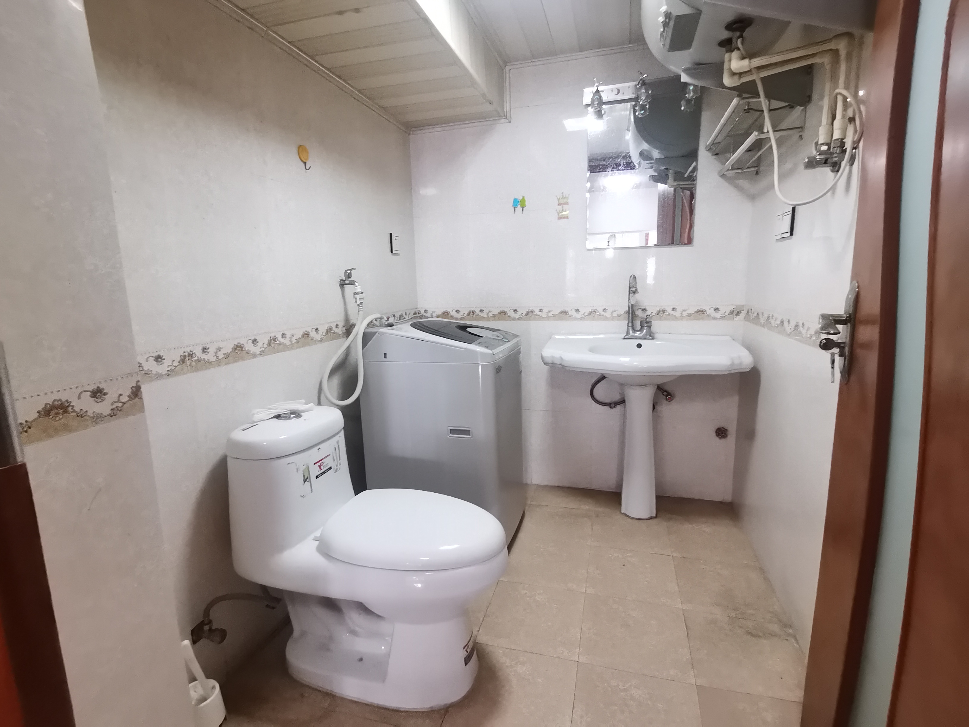 鸿运大厦 2室1厅1卫 65.00m&sup2;
