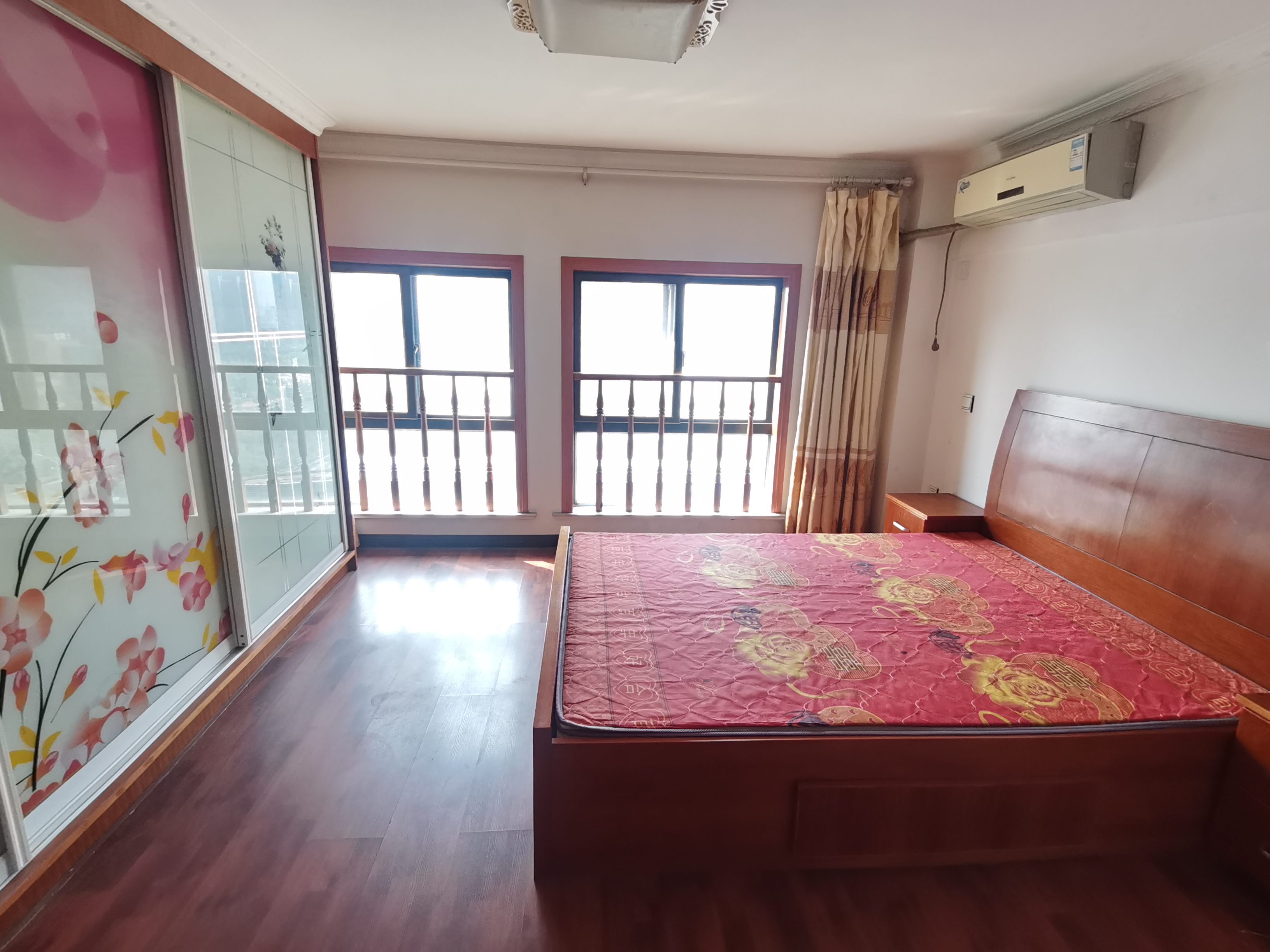 鸿运大厦 2室1厅1卫 65.00m&sup2;