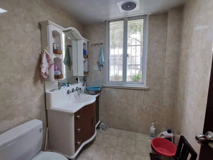 新东方花苑 4室2厅2卫 147m&sup2;
